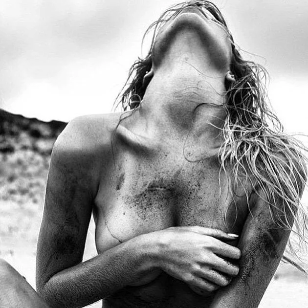 Exfoliation is often considered the most important step in what to do before a spray tan. Without proper exfoliation, the tan is likely to start flaking off as it fades. Exfoliating before the appointment gives the skin time to close the pores again.