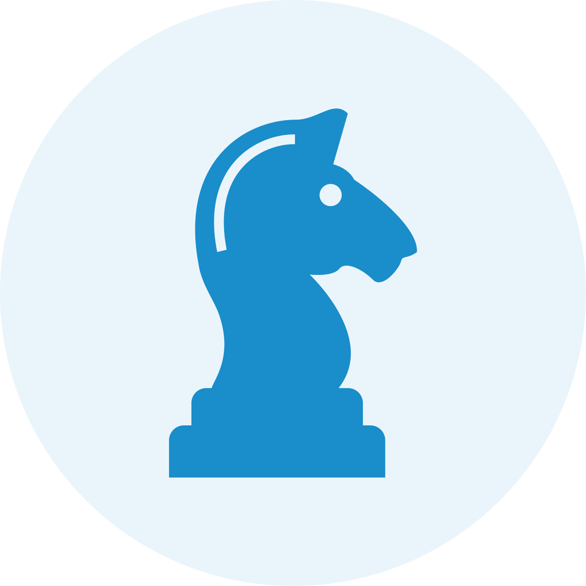 Icon of a knight chess piece in blue on a light blue circular background.