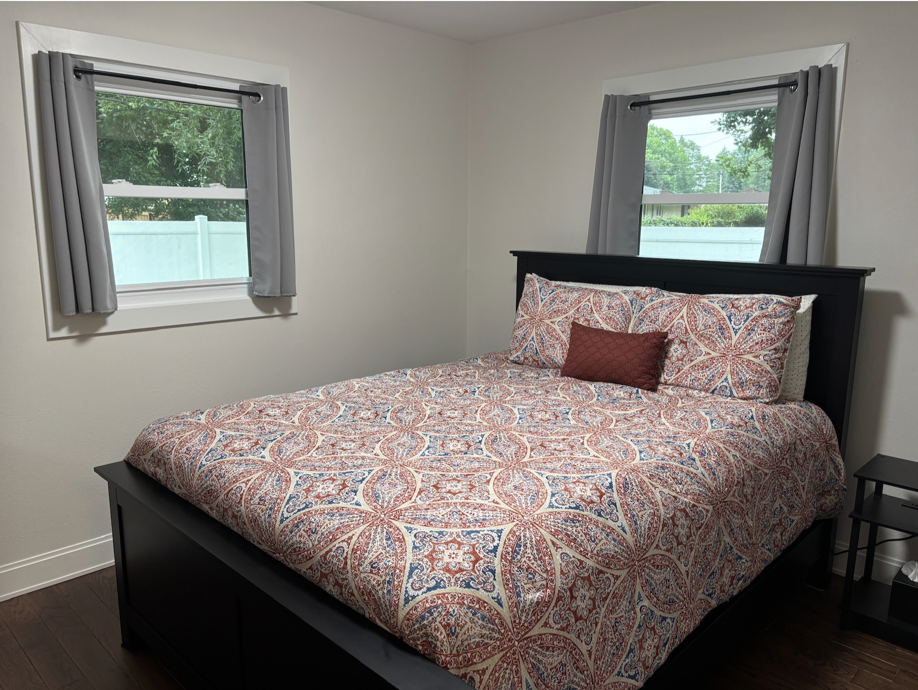 Master bedroom (Queen), TV not pictured 