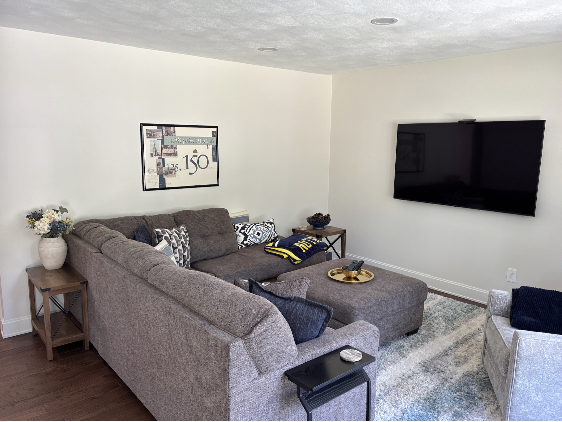 Living room upon entrance
