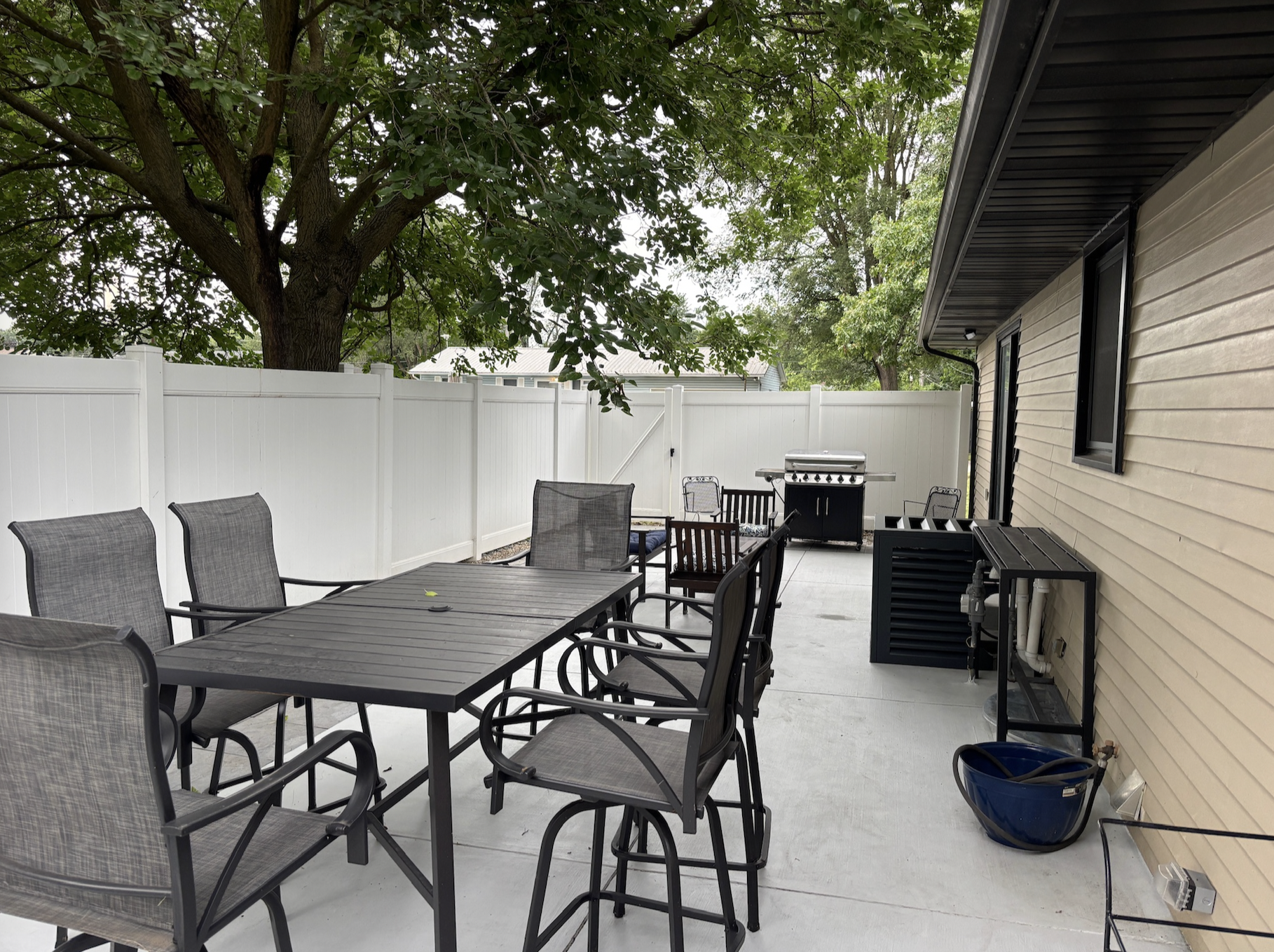 Back deck with dinner table 