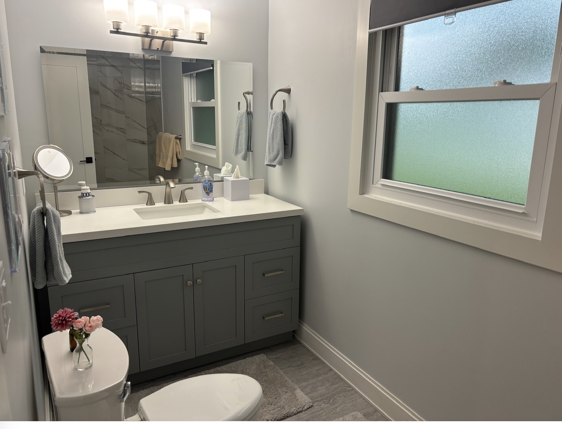 Main hosting bathroom 