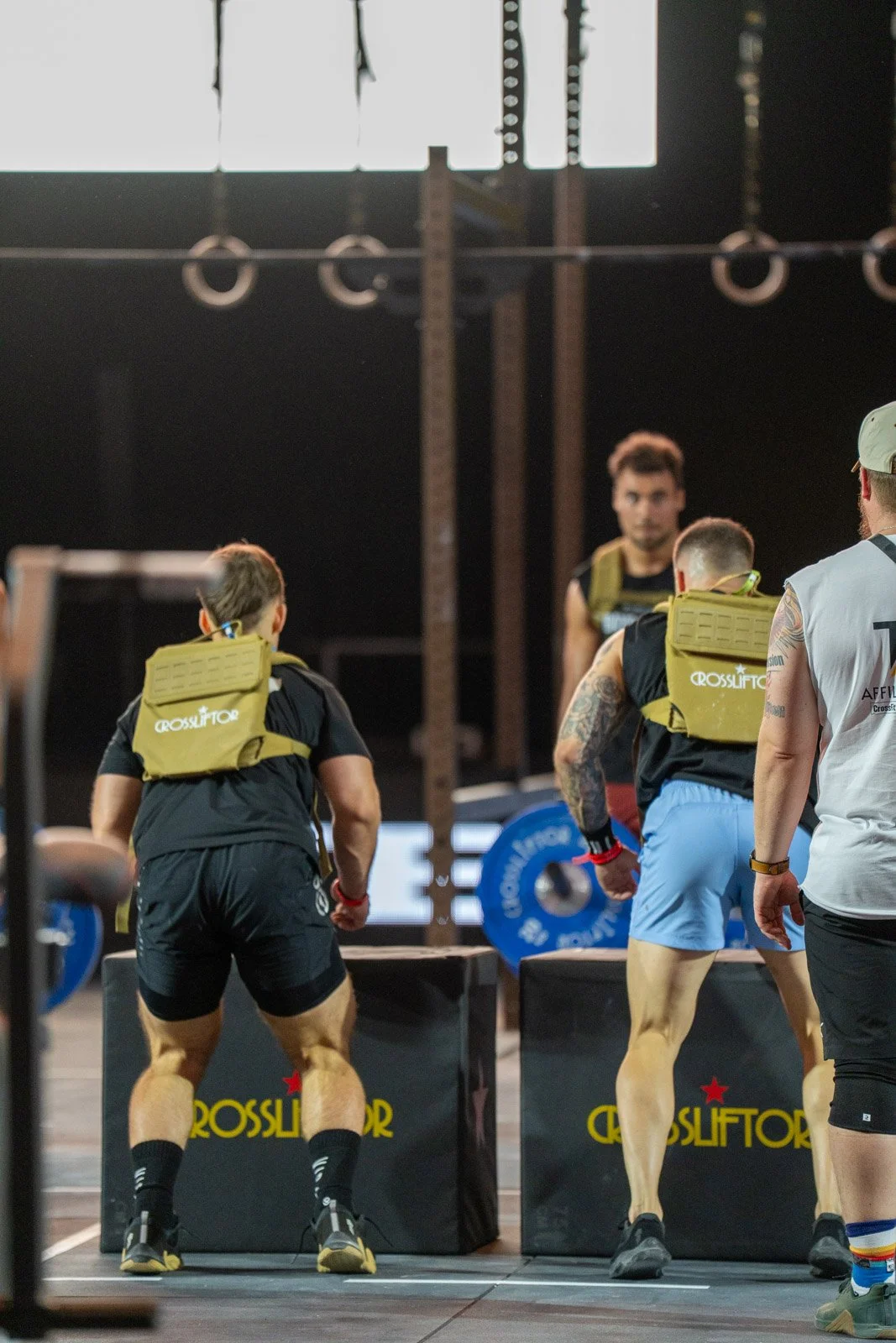 Athlète se préparant pour une compétition CrossFit dans une salle de sport à Bordeaux — photographe CrossFit Voar by Tim