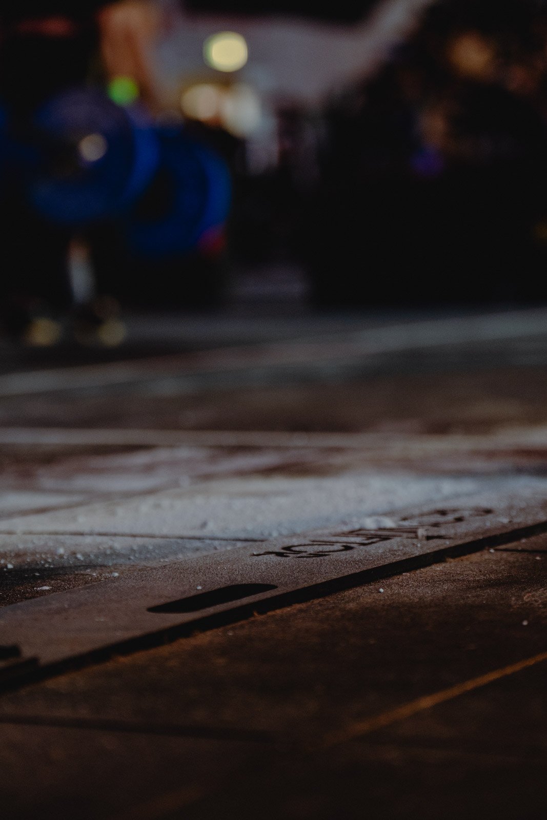 Ambiance nocturne urbaine lors d'un événement CrossFit en Nouvelle-Aquitaine — photographe lifestyle Voar by Tim