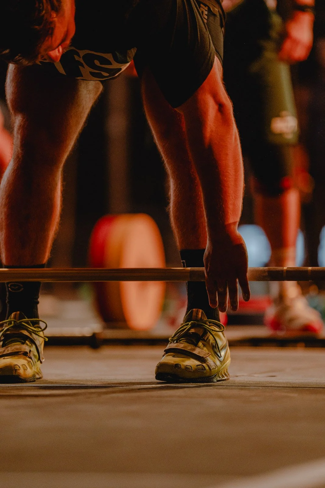 Athlète se préparant à soulever une barre lors d'une compétition CrossFit à Bordeaux — photographe CrossFit Voar by Tim