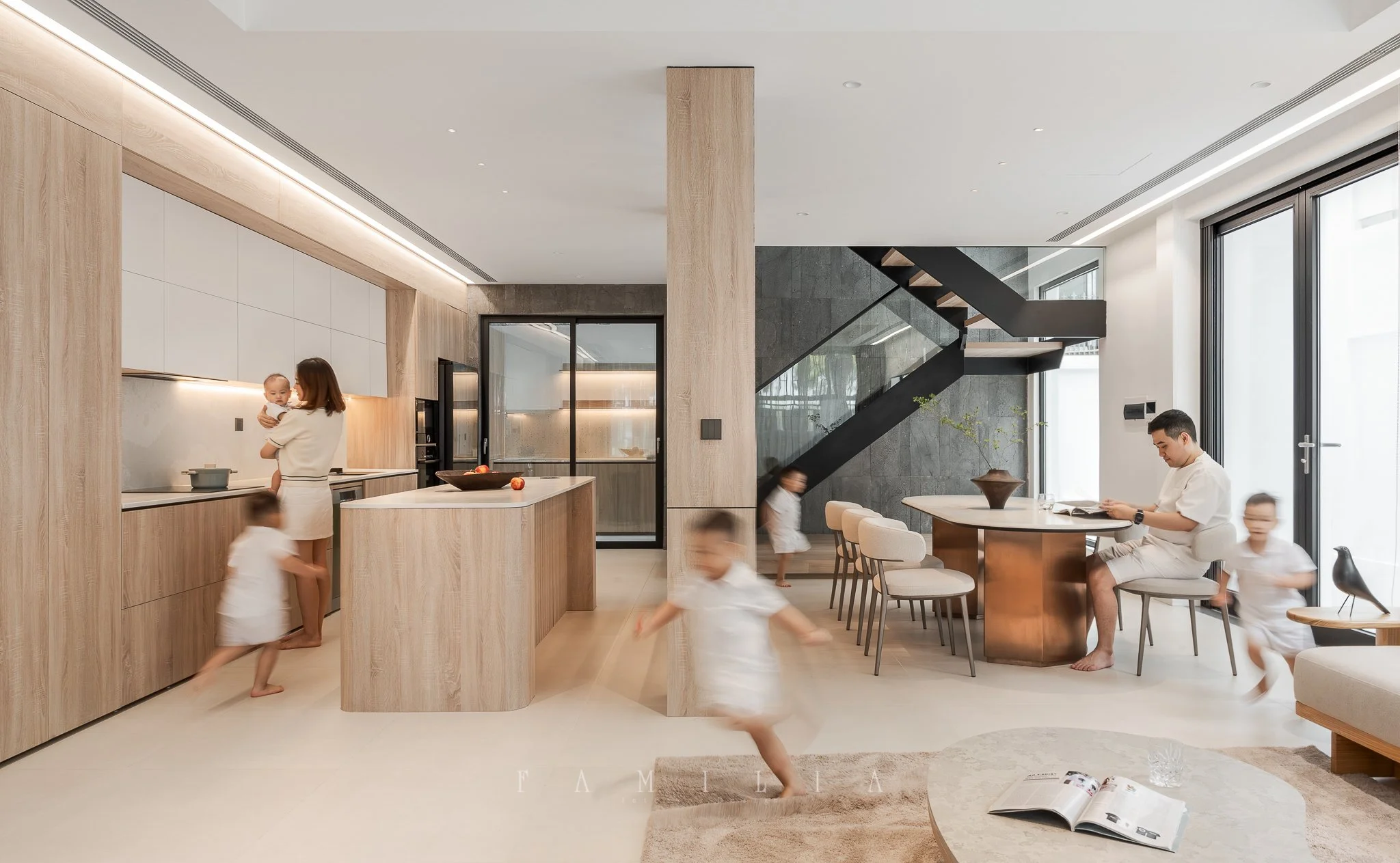 VH HOUSE - FAMILIA