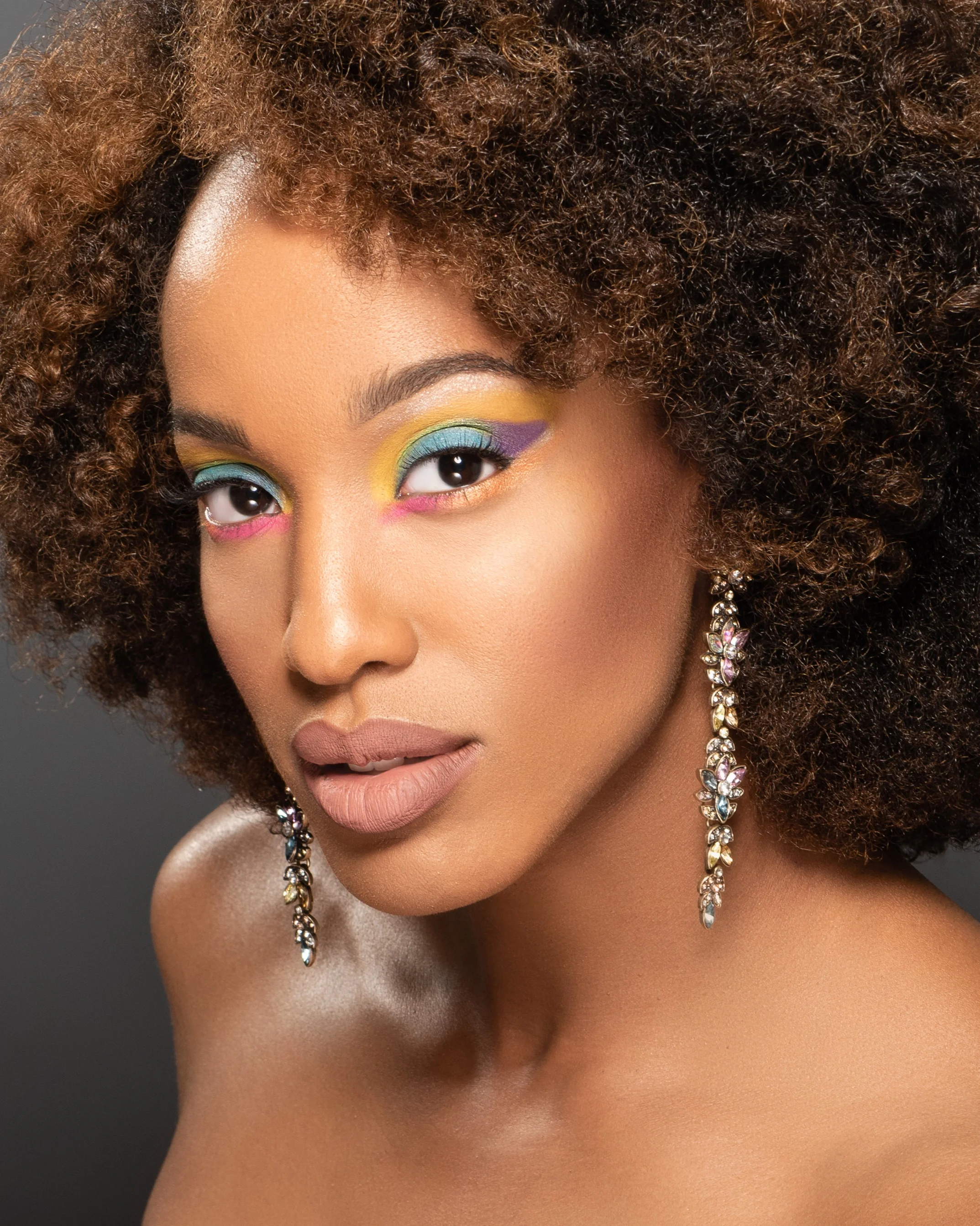 Colorful Pigmented Makeup on Dark Skin (Copy)