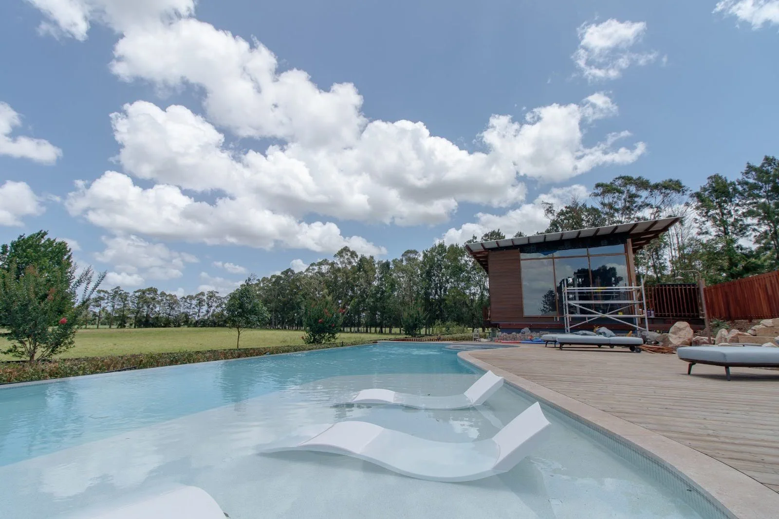 Renovation builders Newcastle advice on the decision between renovating and rebuilding.