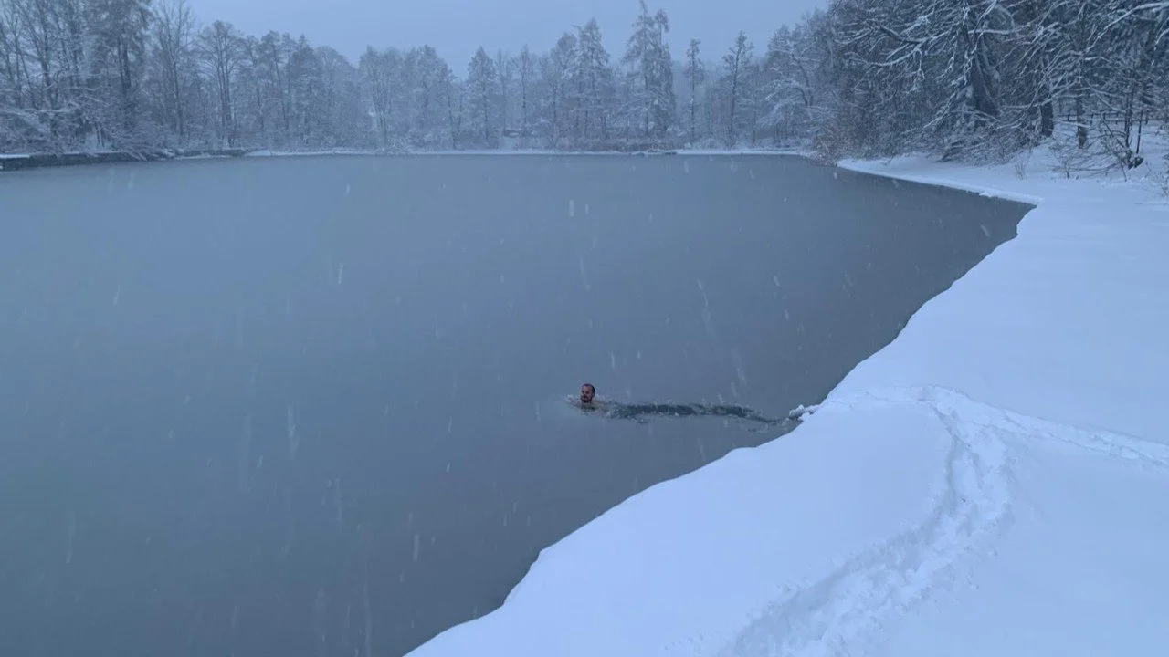 Foto Eisbaden Pierre Seewanderung.jpg