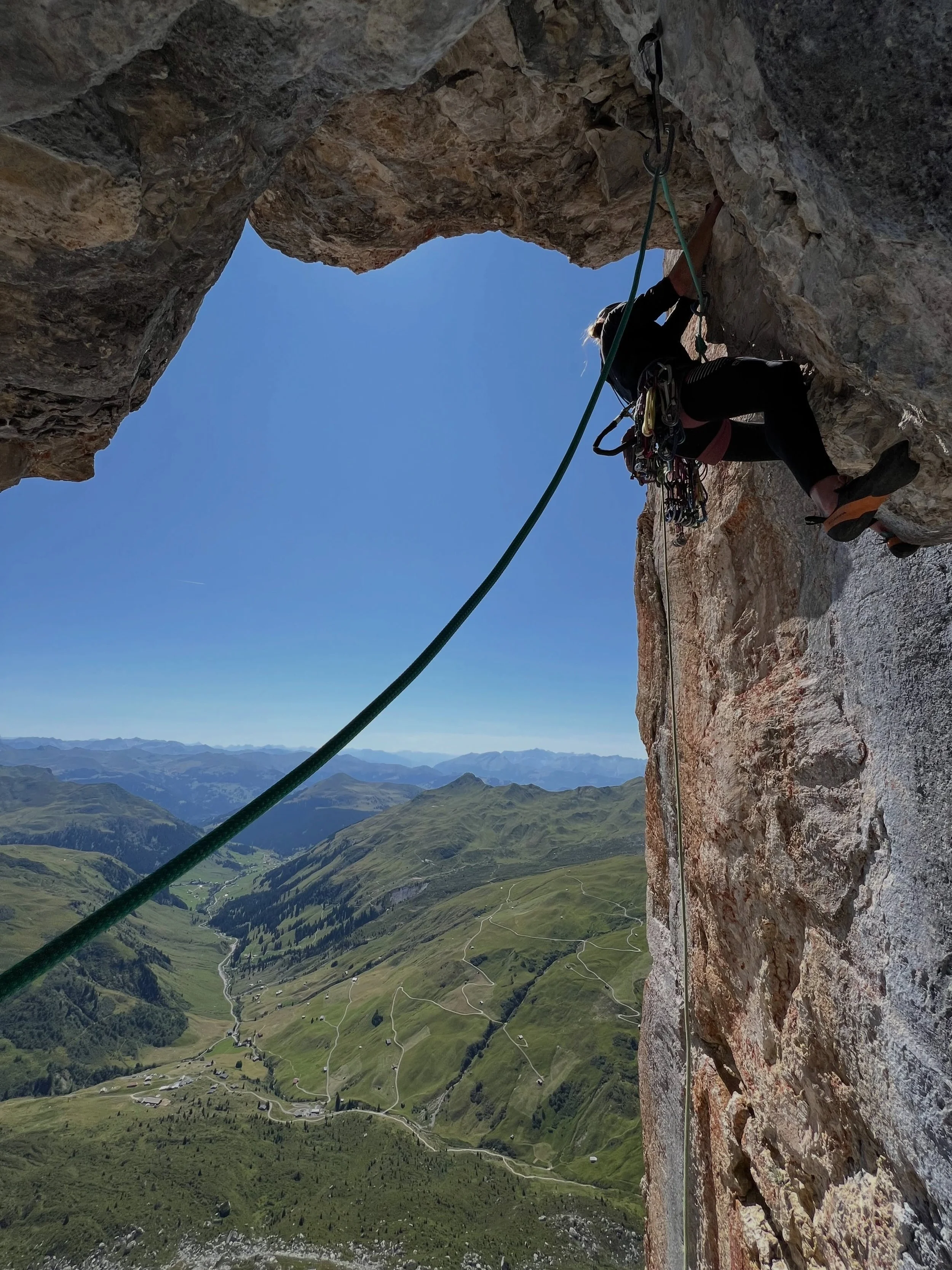 Welch ein Geschenk es doch ist, eine Woche lang eine Alpintour an die n&auml;chste reihen zu d&uuml;rfen &ndash; und dabei lediglich etwas Haut-, Geld- und Moralverlust zu verzeichnen.

Viel ist in letzter Zeit passiert, sowohl am Berg als auch absei