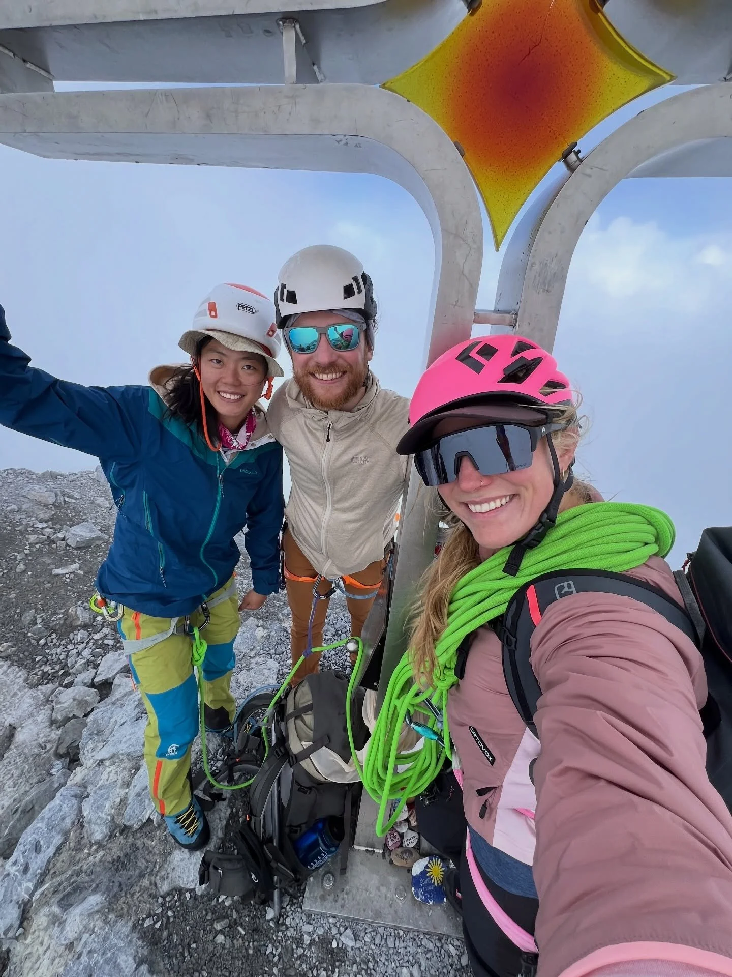 Ostalpenschmankerl guiden, und endlich den Sommer daheim genie&szlig;en 🍓🏊&zwj;♀️🍉 von der Eisenzeit an der Zugspitze zum Hintergrat am Ortler, und weida zum Venediger Nordgrat.. dank fitten und motivierten G&auml;sten stets auf Zack(igen Graten),