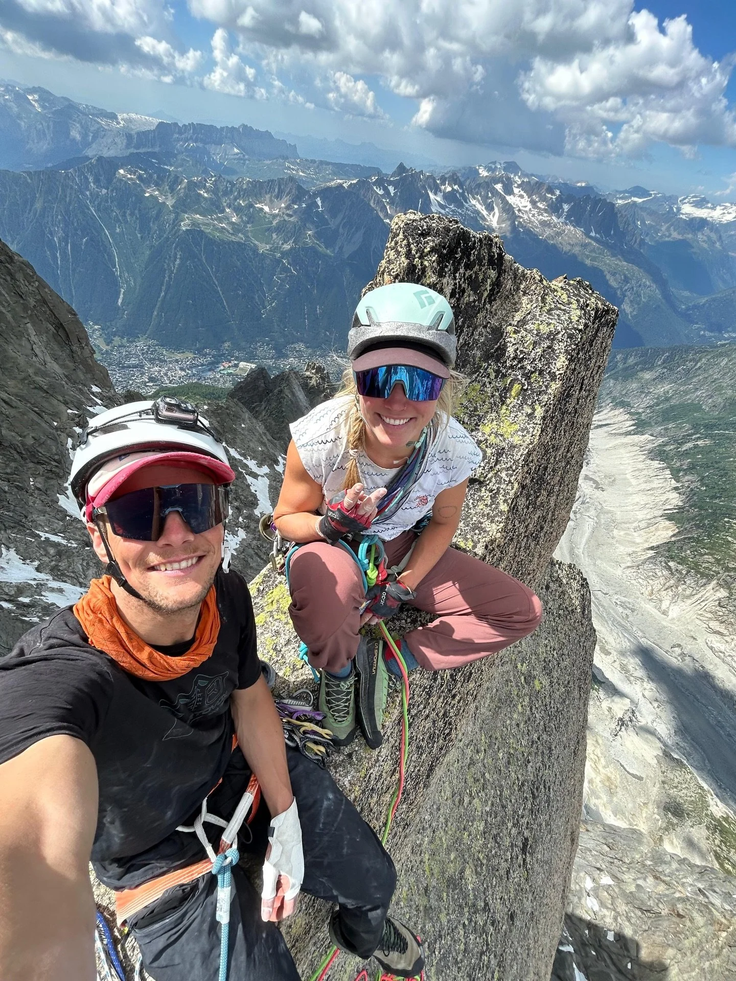 Was able to sneak in two litte adventures in between working, practicing and all the other stuff :) 

Republique Bananiere at Aiguille de la Republique with Jo, &amp; Contamine @ Midi with Timo 💫 
What a loong walk back to chamonix after the Bananie