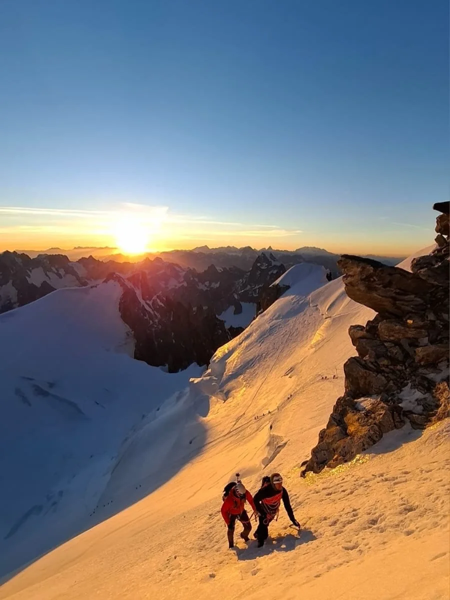 Jauuu, Summer Guiding Season started ❤️&zwj;🔥 what a great kickoff in Chamonix, in the best company I could imagine. Thanks to everyone who was involved! 

#weguideyou #vdbs #mountainguiding #peaksandridges #chamonix