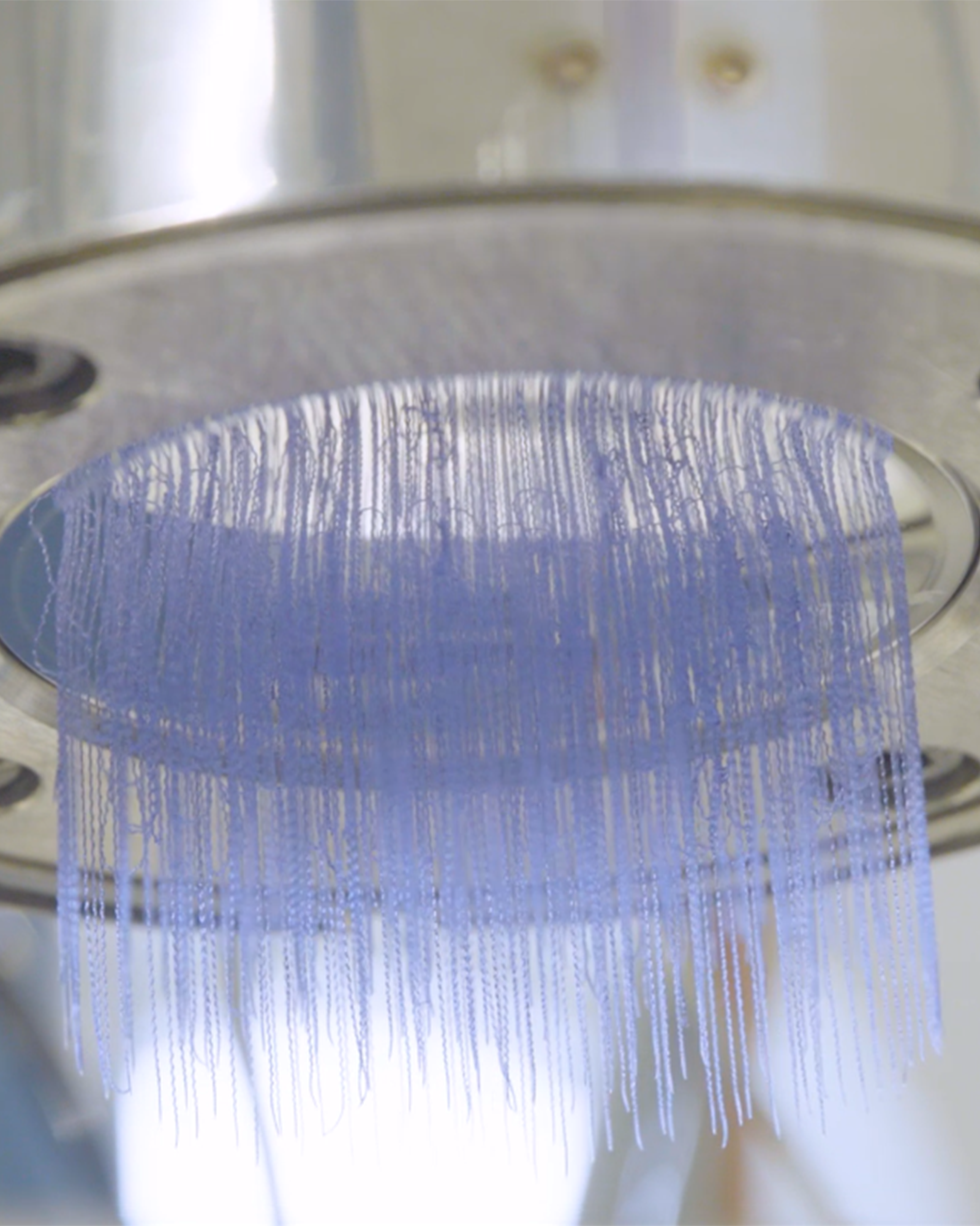 Spin-dye from spinneret_Aalto University-Nicole Nygren-Sundell.png