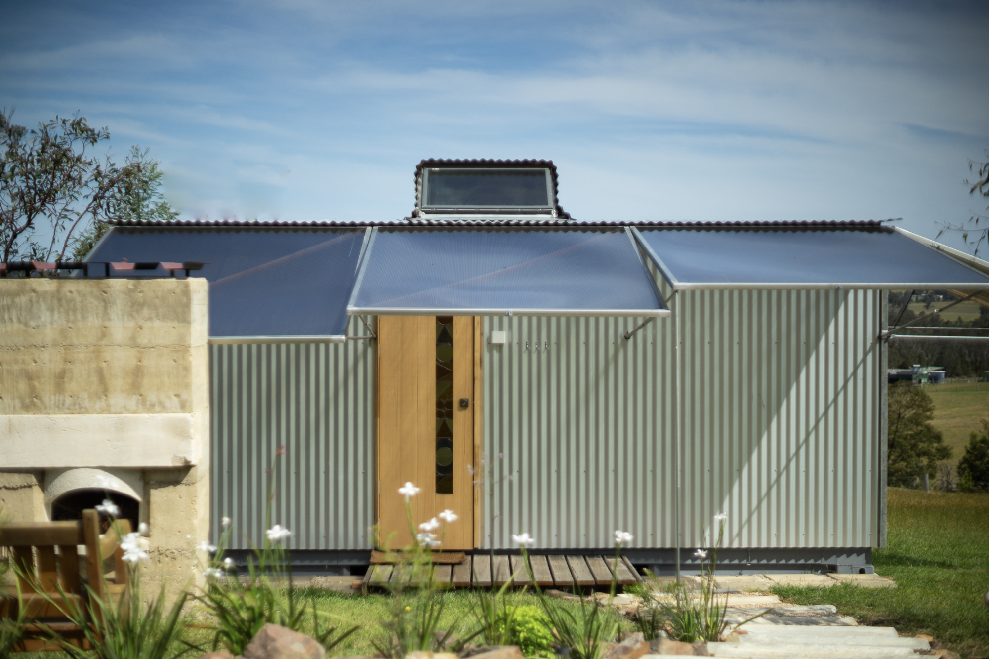 Houseonhill_tinyhouse.png