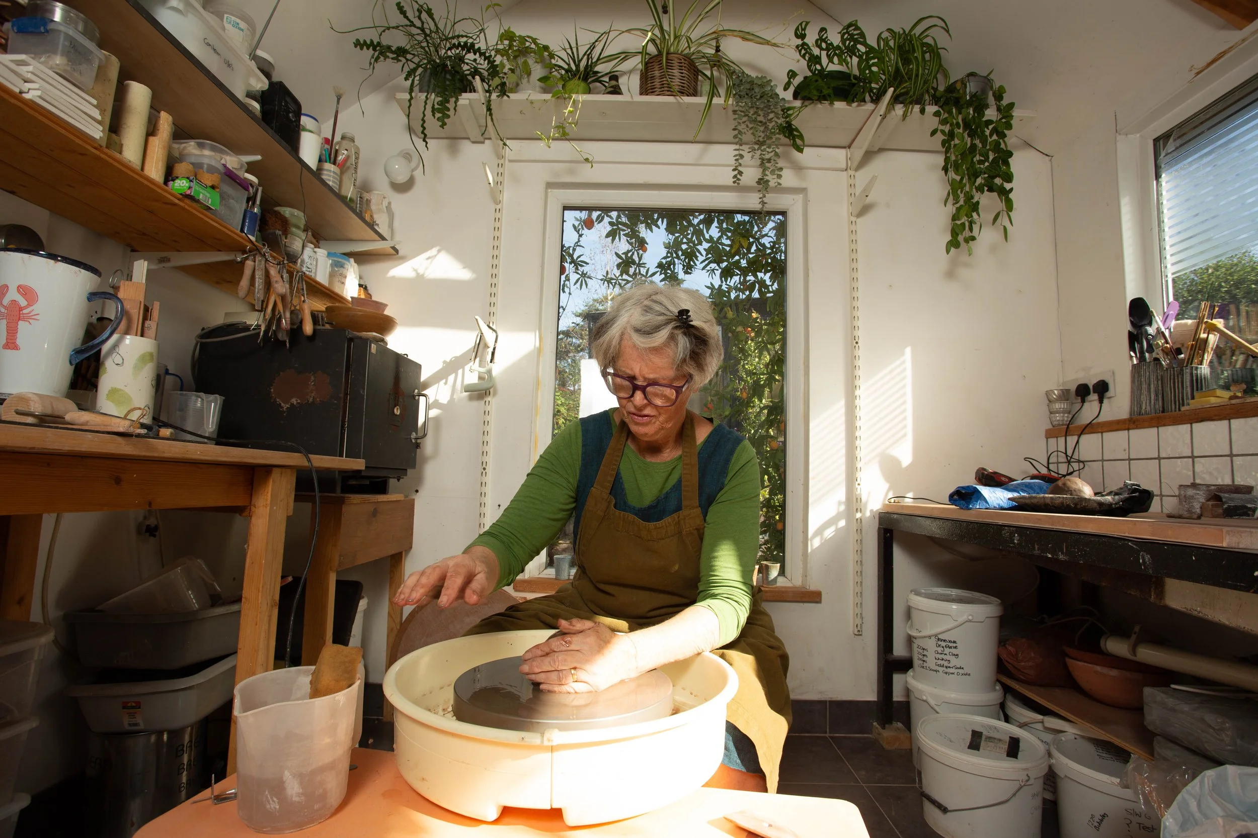 Private 1:1 pottery throwing lesson with Sheena Bond at her home studio near Eastleigh