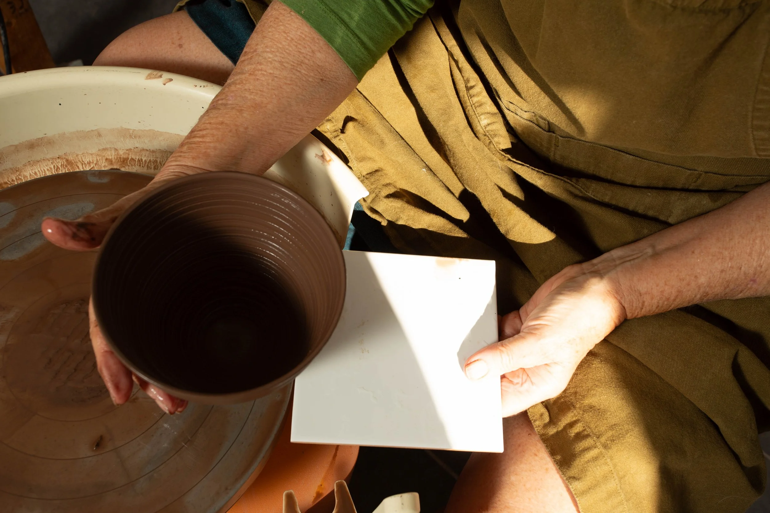 Private 1:1 pottery throwing lesson with Sheena Bond at her home studio near Eastleigh