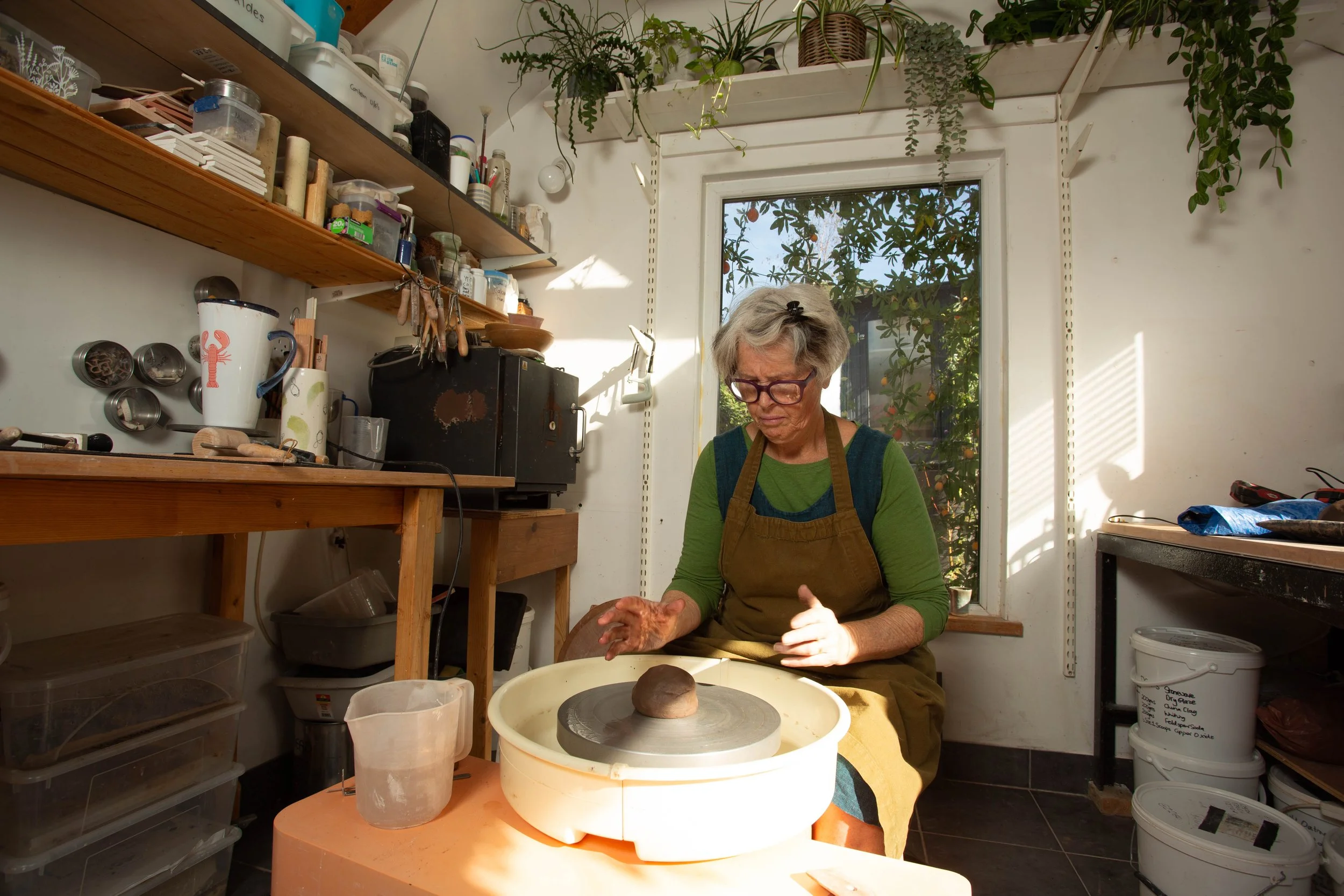 1:2 pottery throwing lesson for two people with Sheena Bond at her home studio near Eastleigh