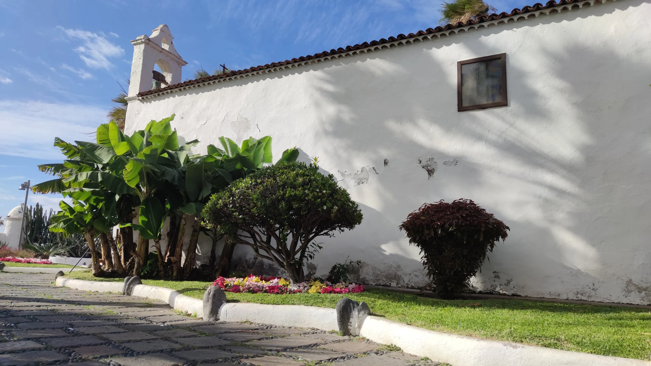 mediteraner-garten-sued-dalmatien-kirche-sv-lovre