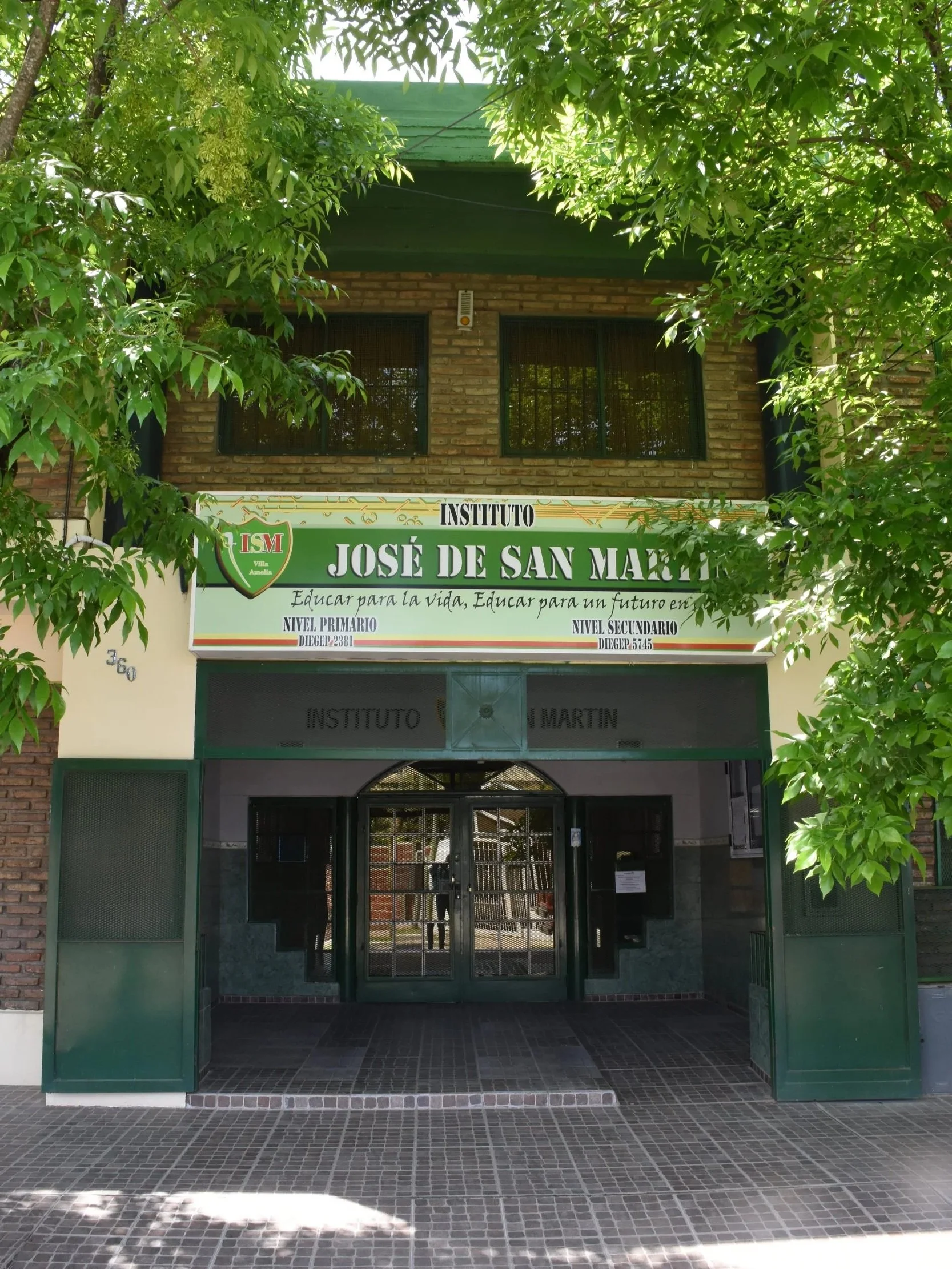 Entrada del instituto Jose de San Martin
