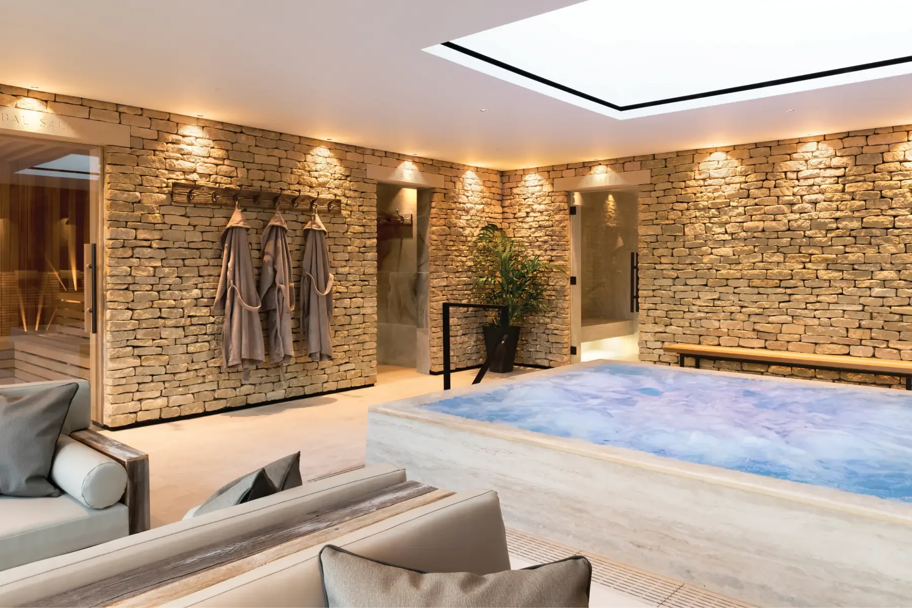 Homefield Grange thermal suite with hydrotherapy pool and thermal cabins