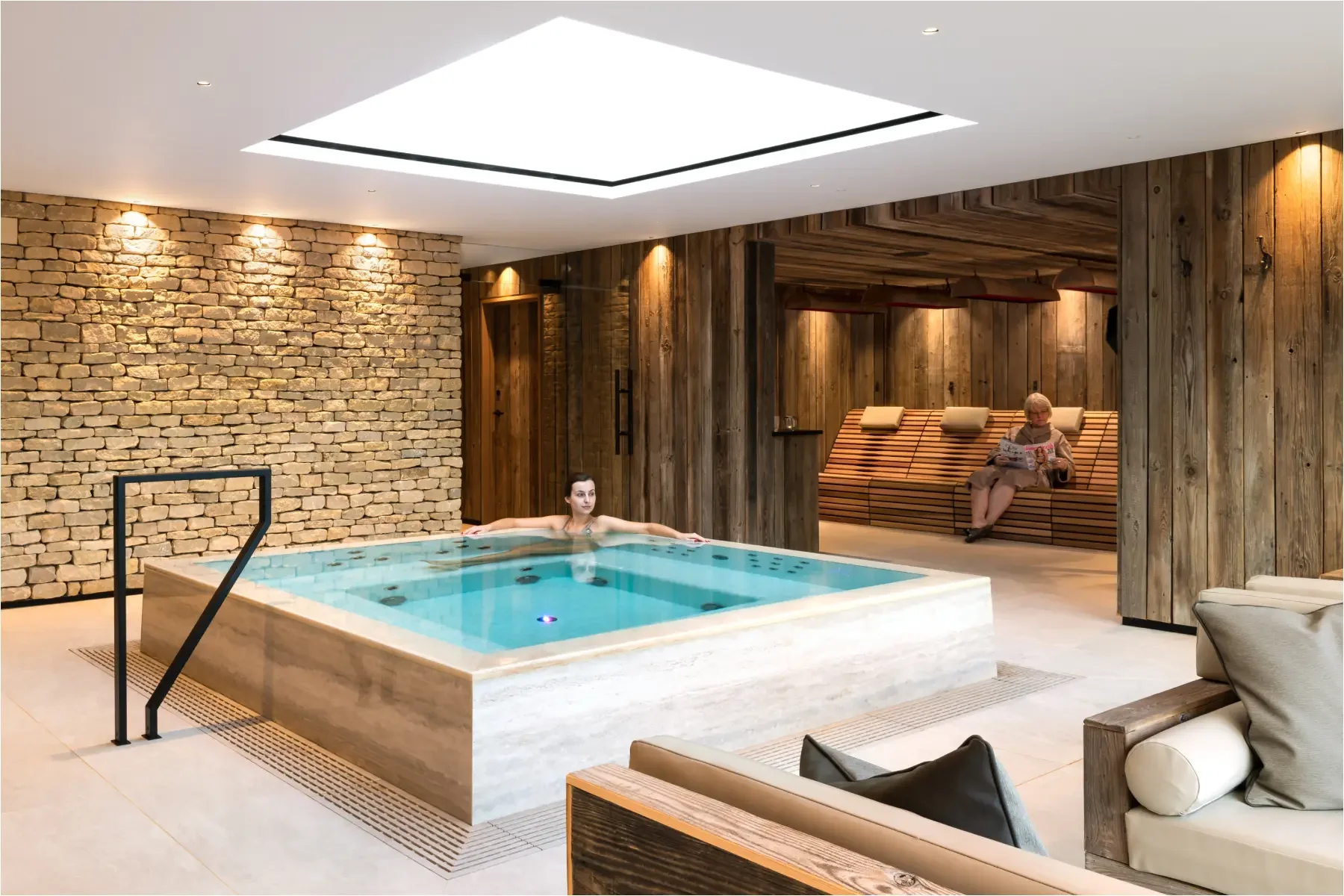 Hydrotherapy pool at Homefield Grange with bespoke near and far infrared therapy bench.