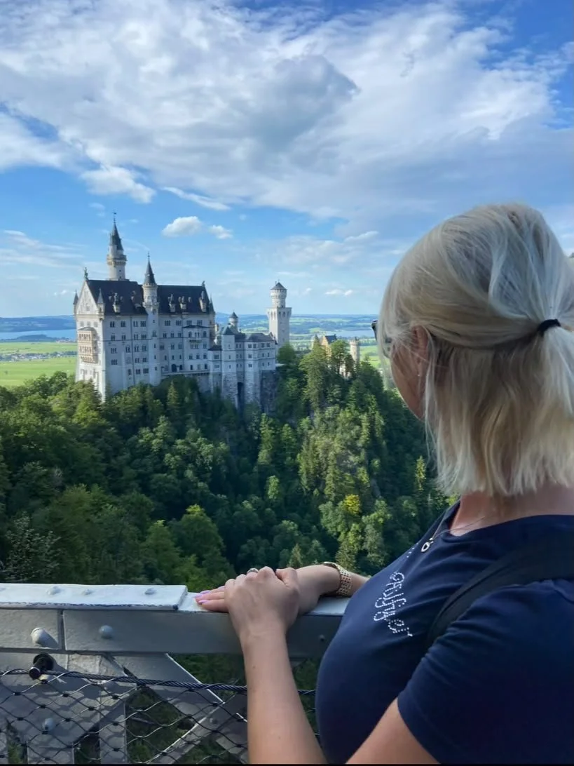Blick auf Schloss Neuschwanstein bei Füssen im Allgäu