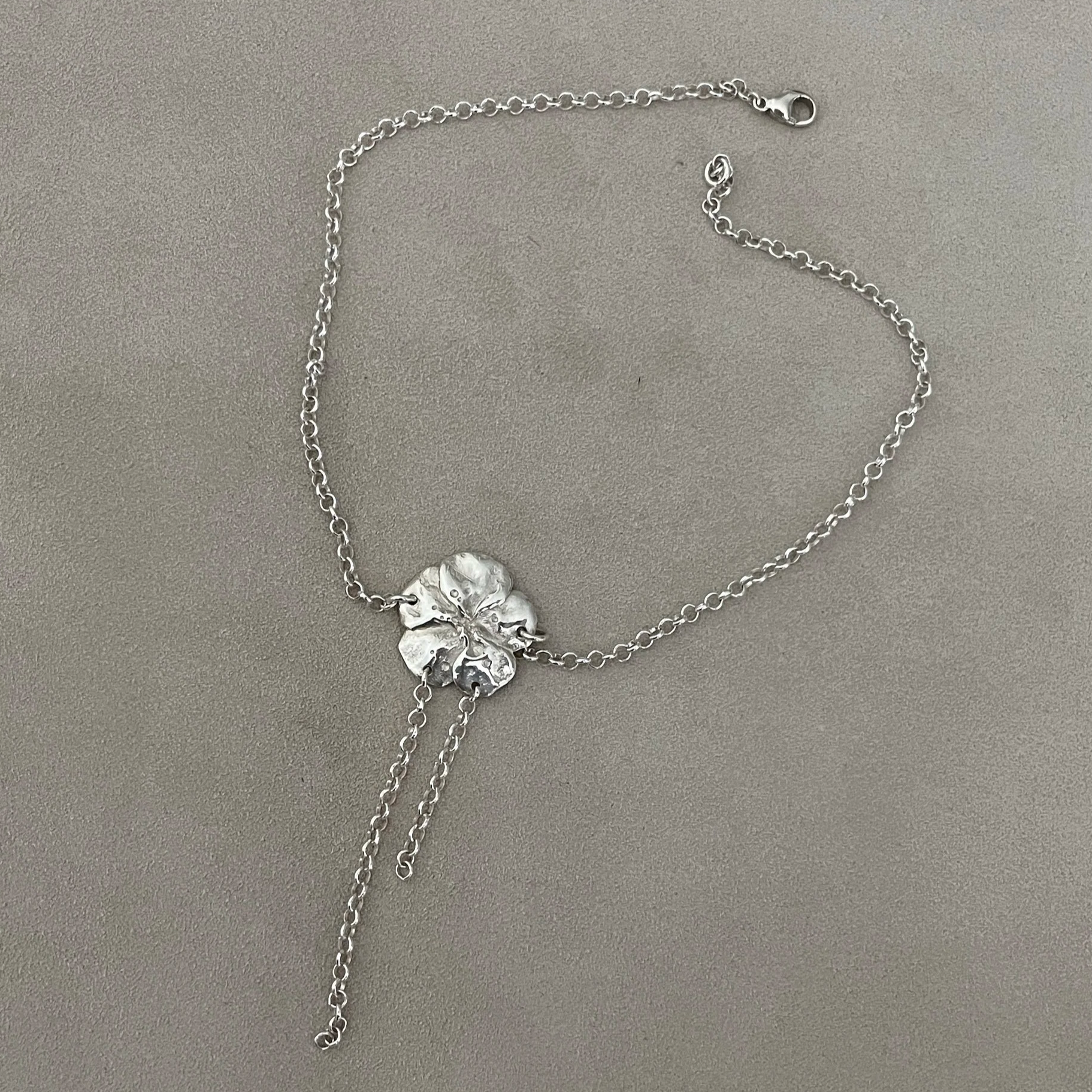 OLIVIA CHOKER