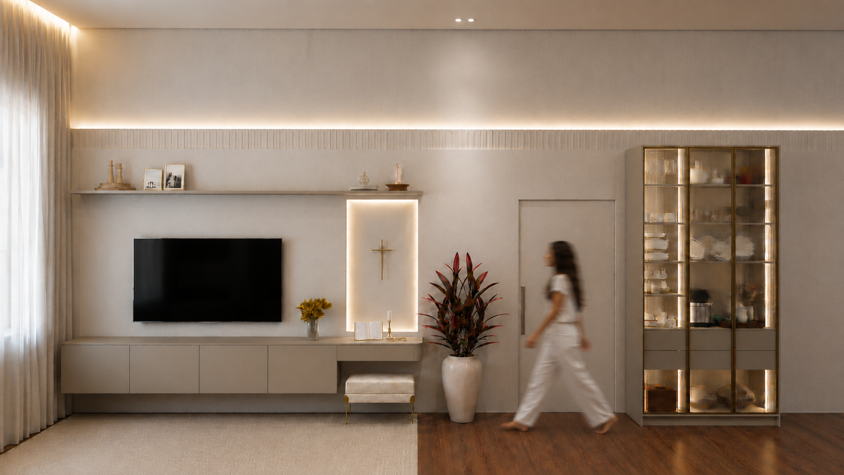 Sala de estar em tons neutros com painel de TV, oratório e cristaleira. Imagem conceitual com pessoa caminhando pelo ambiente.
