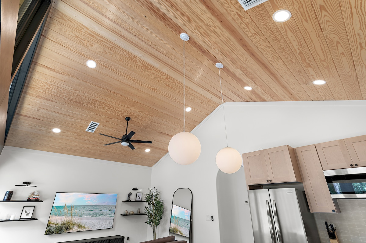 30a-luxury-vacation-rental-vaulted-pine-ceiling.png