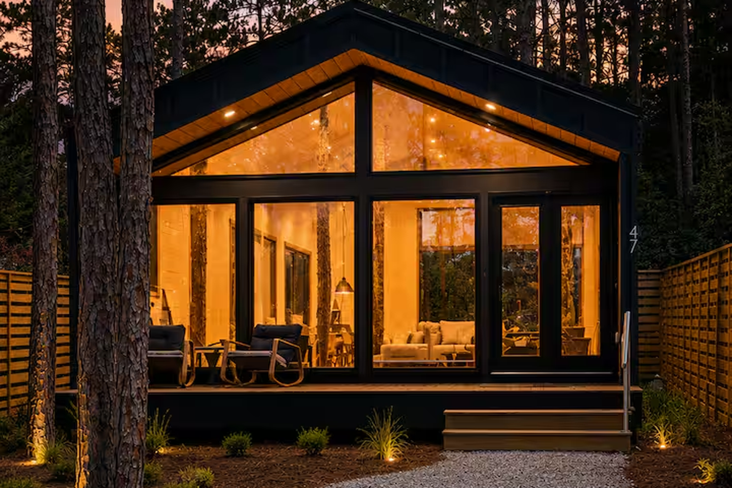 30a-luxury-vacations-modern-pine-retreat-dusk-landscape.png
