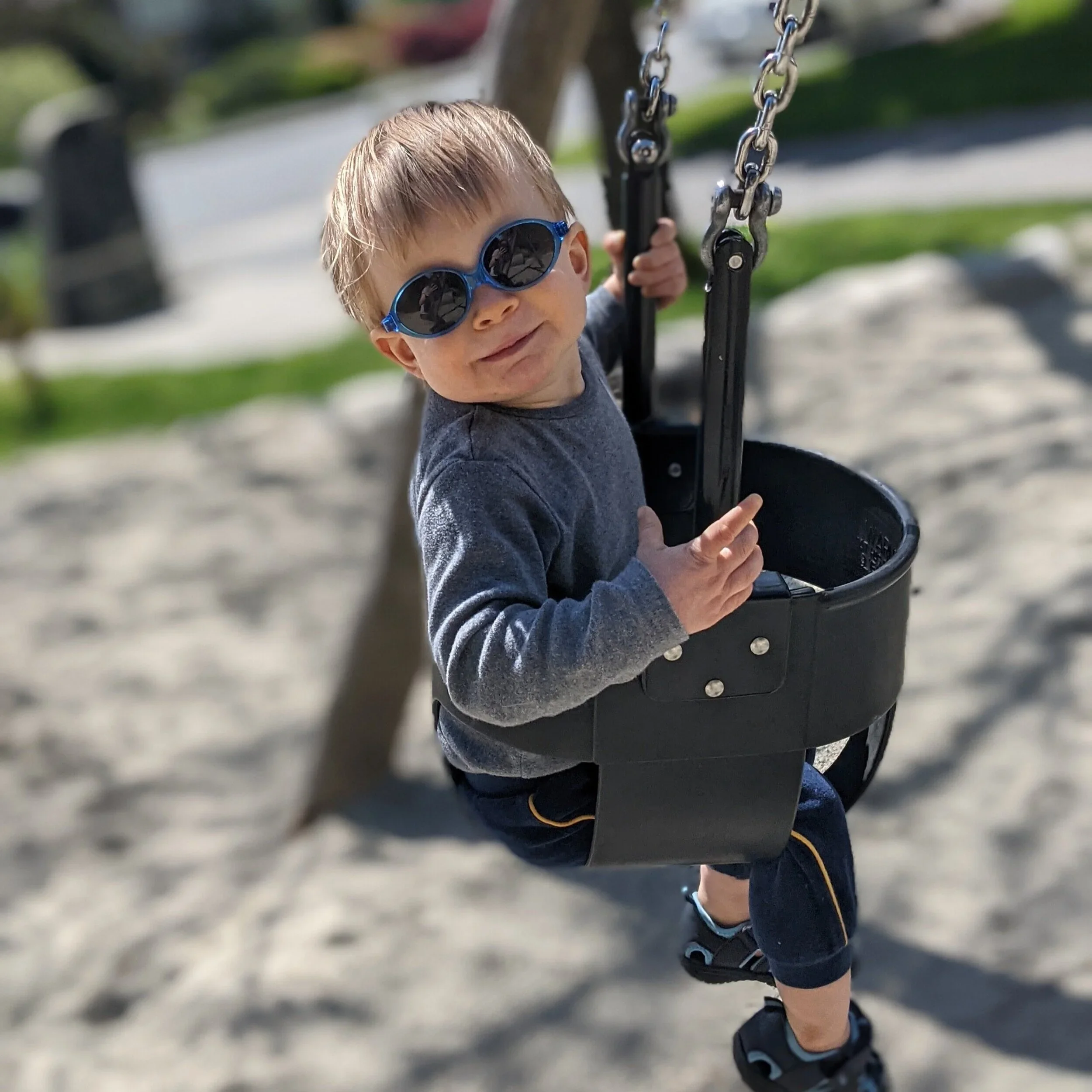 Why kids should wear sunglasses too?