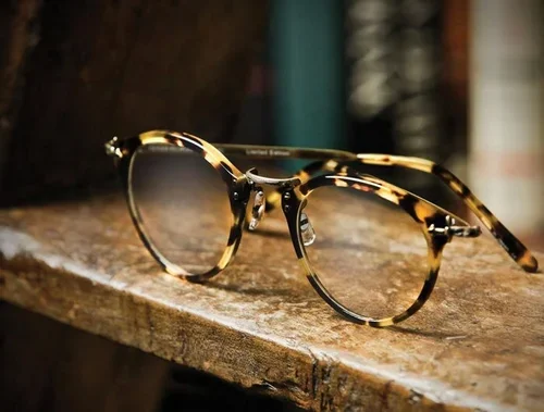   STYLISH EYEGLASSES   For the fashion-forward friend or family member, a fresh pair of trendy eyeglasses is the ultimate gift. Choose from a wide variety of stylish frames, from classic to contemporary, and give them the gift of both style and funct