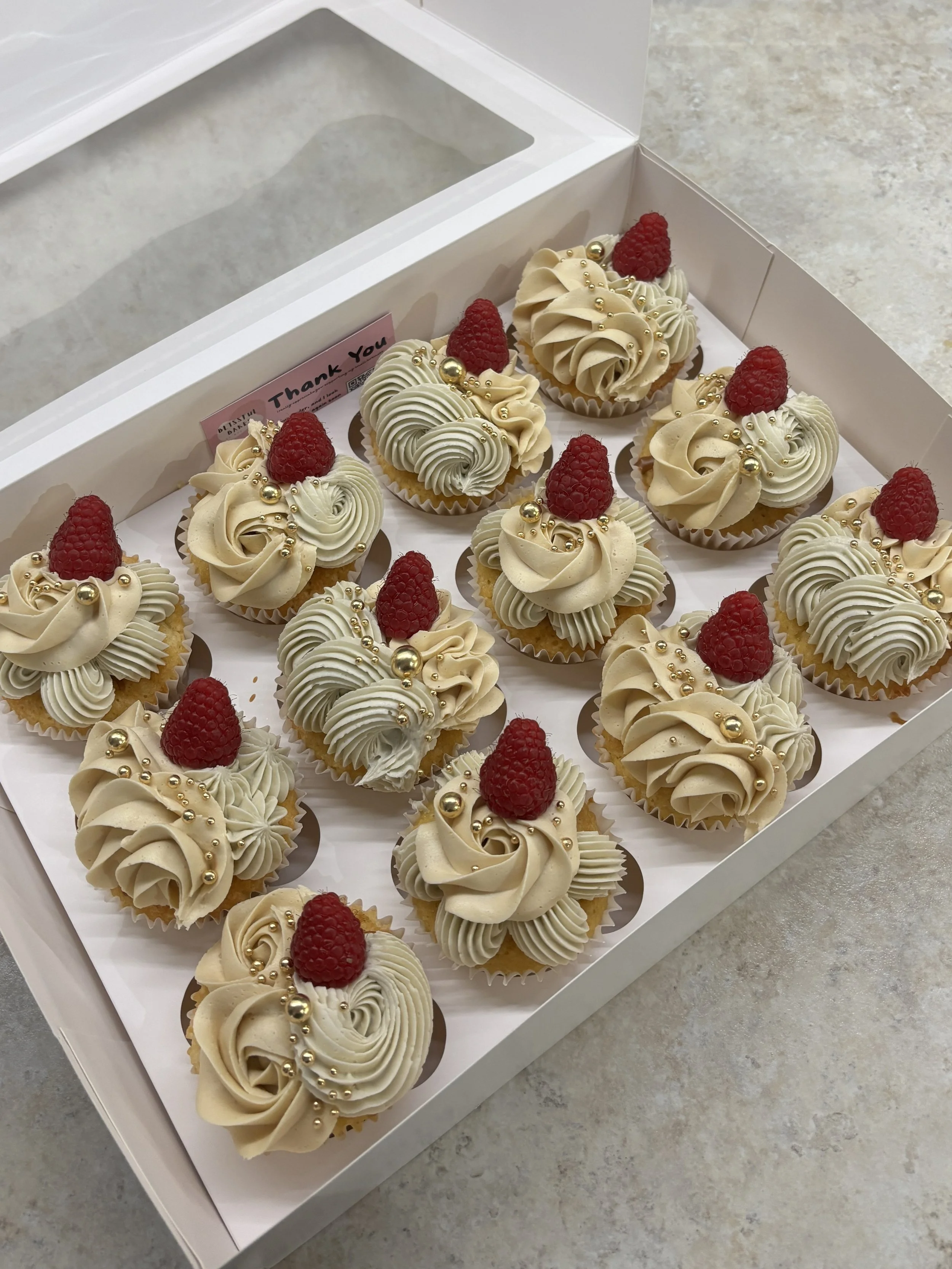 Rasp cupcakes.JPG