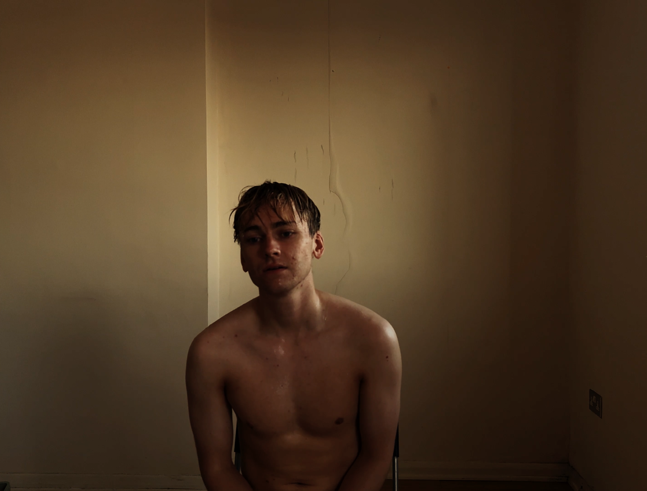 Alone in a London flat, a homesick young man retreats further into isolation until a devastating phone call forces him to confront the love he has been pushing away.
