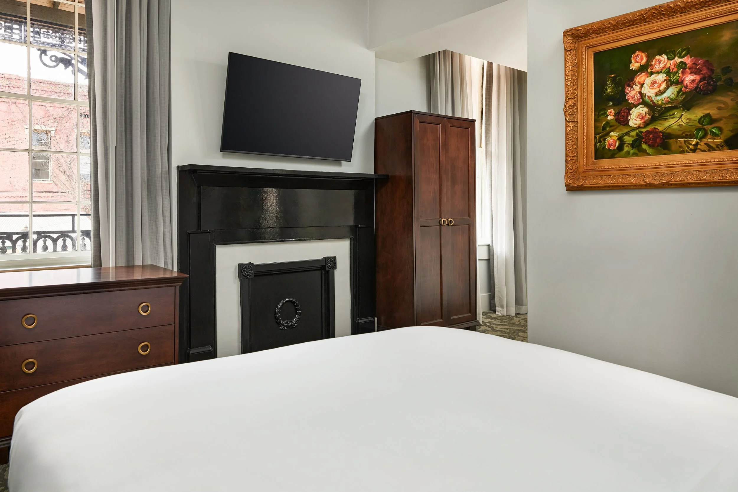StJames-SingleQueen-Fireplace_Detail.jpg
