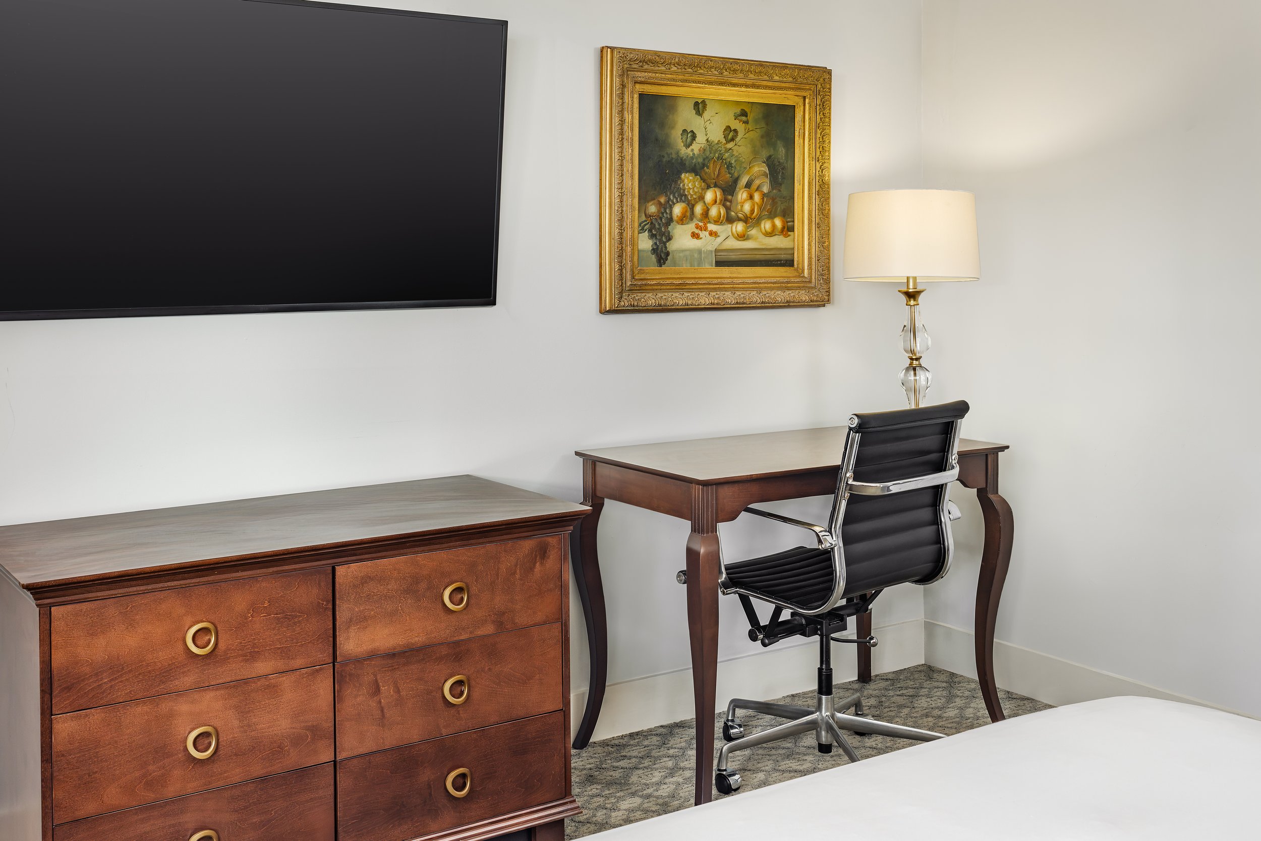 MGMSS-102-King_Standard-Desk.jpg