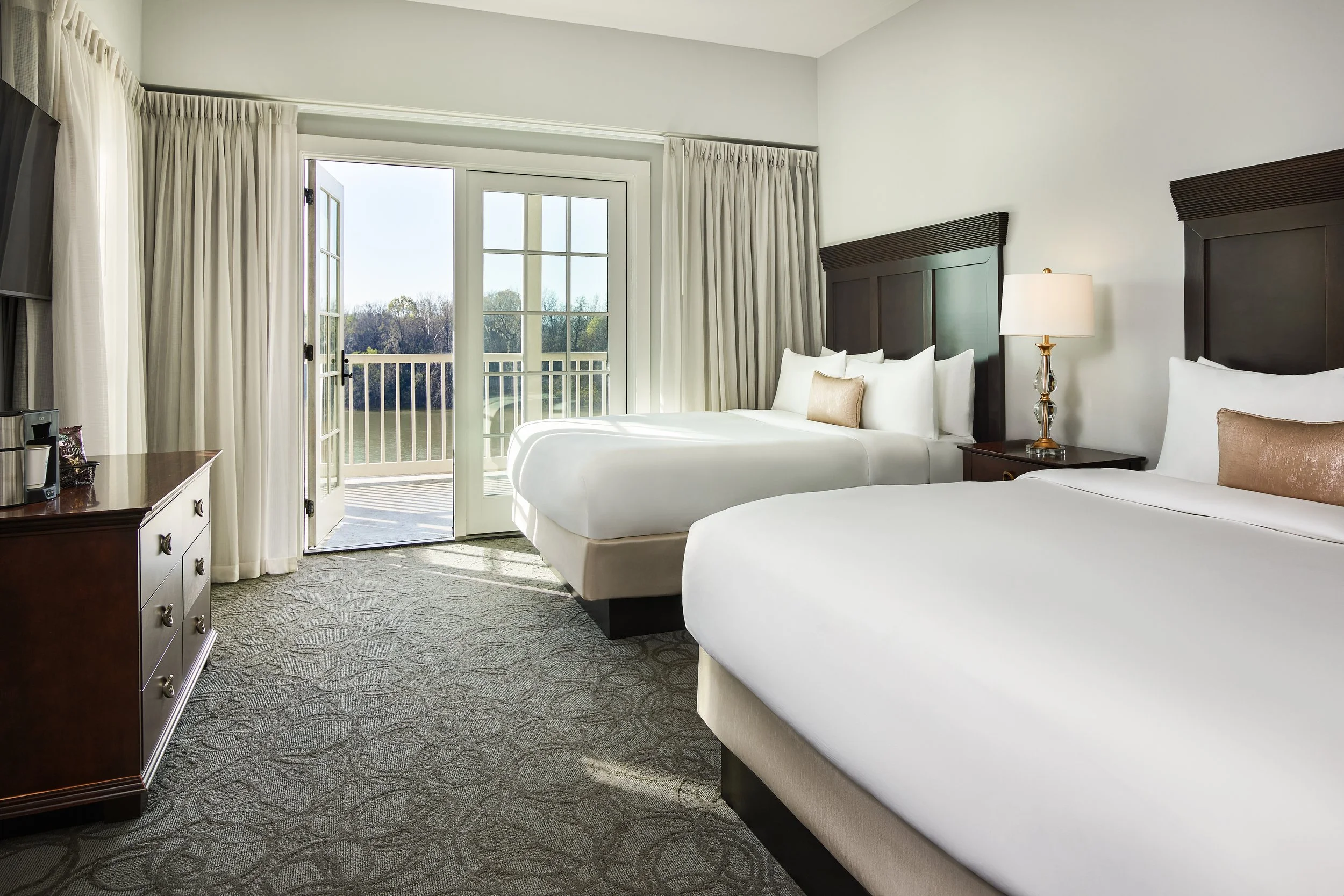 StJames-QueenQueen-BalconyRiverView-Main.jpg