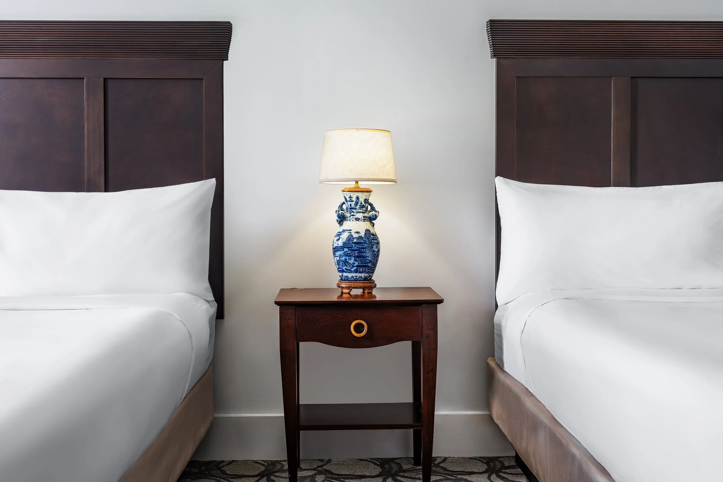 MGMSS-DoubleQueen-Endtable_Detail.jpg
