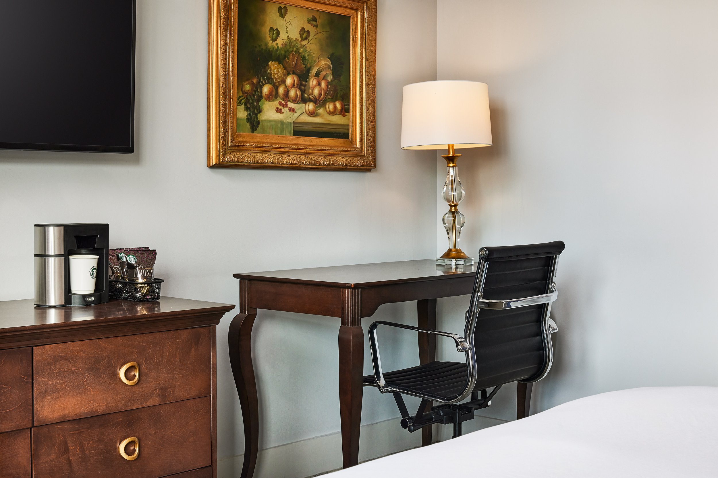 StJames-King-Standard-DeskDetail.jpg