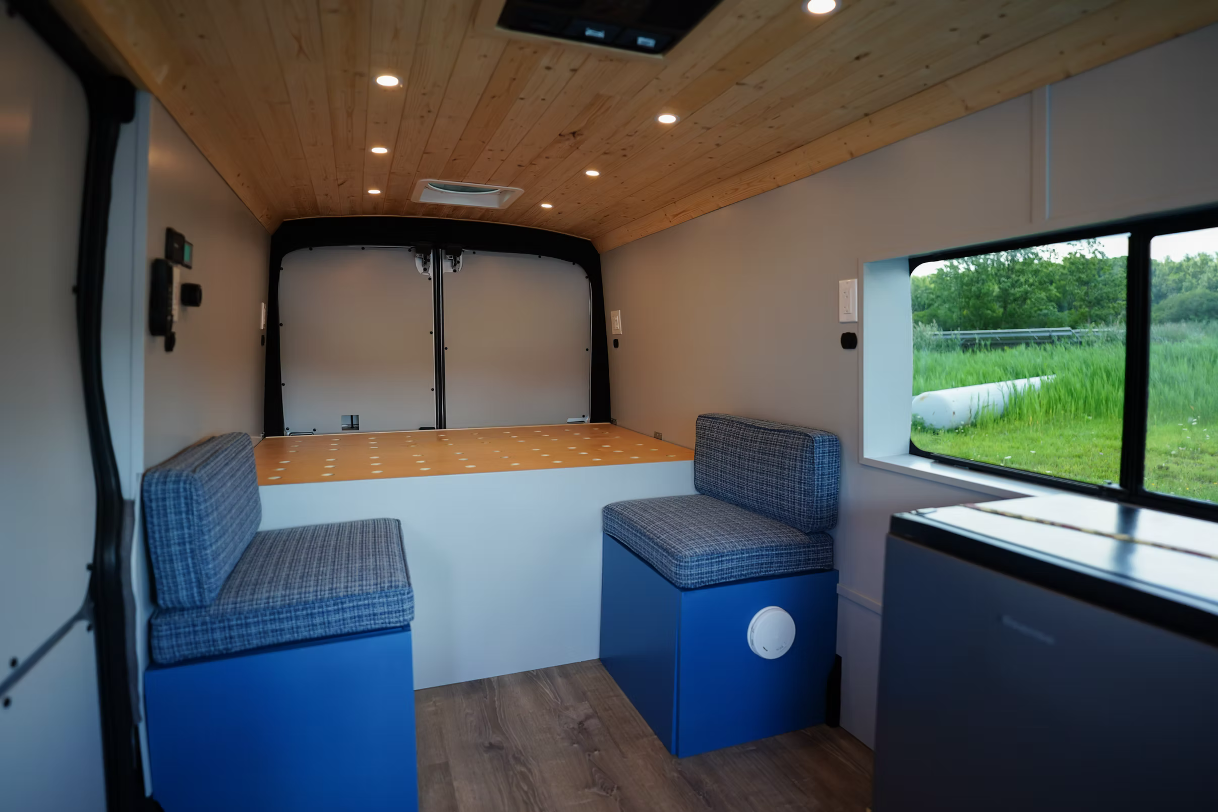 Ford Transit 148" Medium Roof
