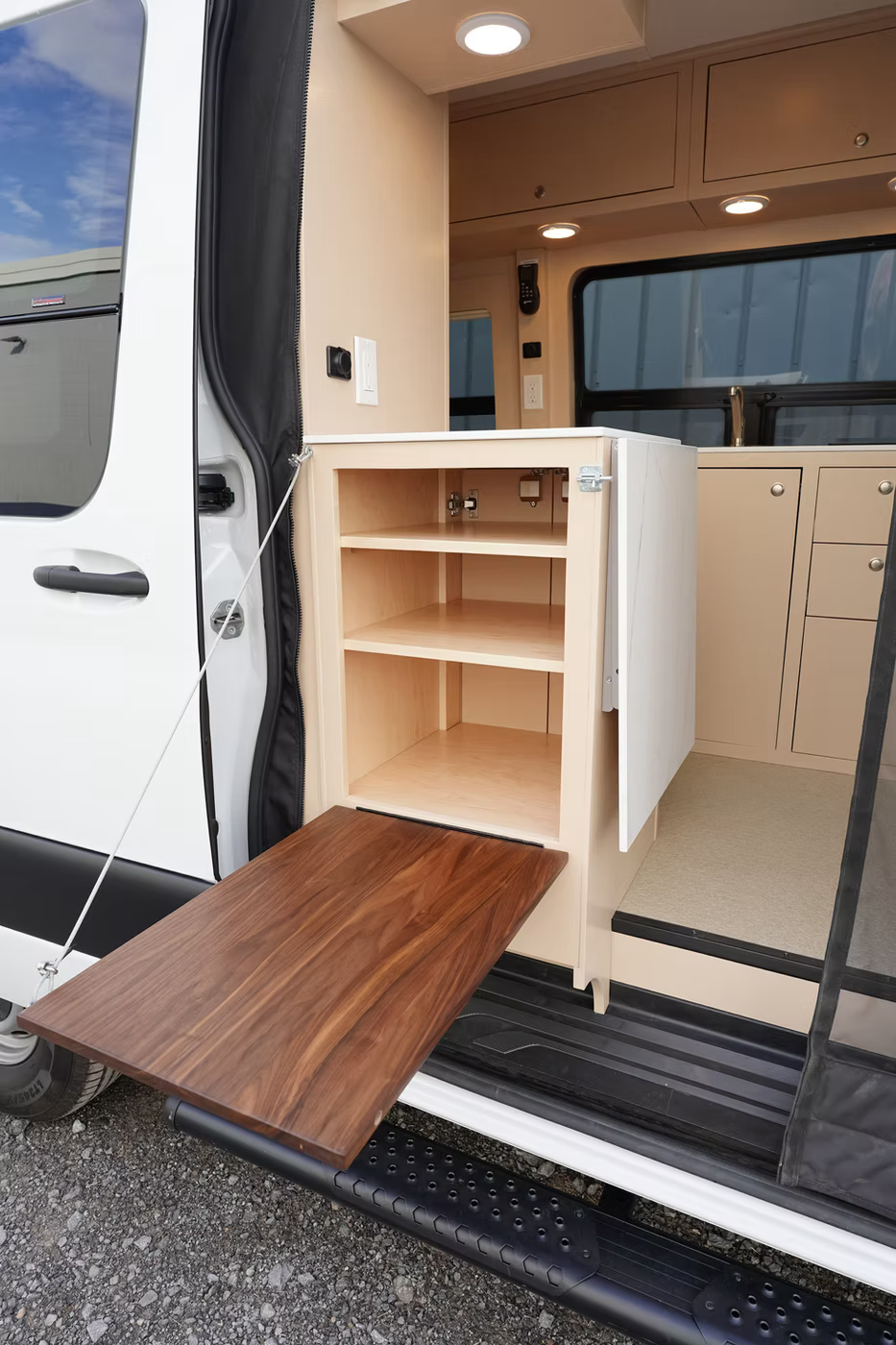 Mercedes Sprinter 144" Neutral