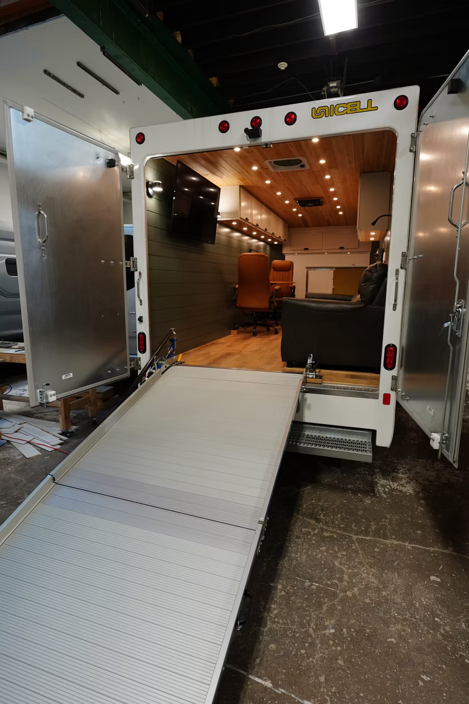 15' Box Truck