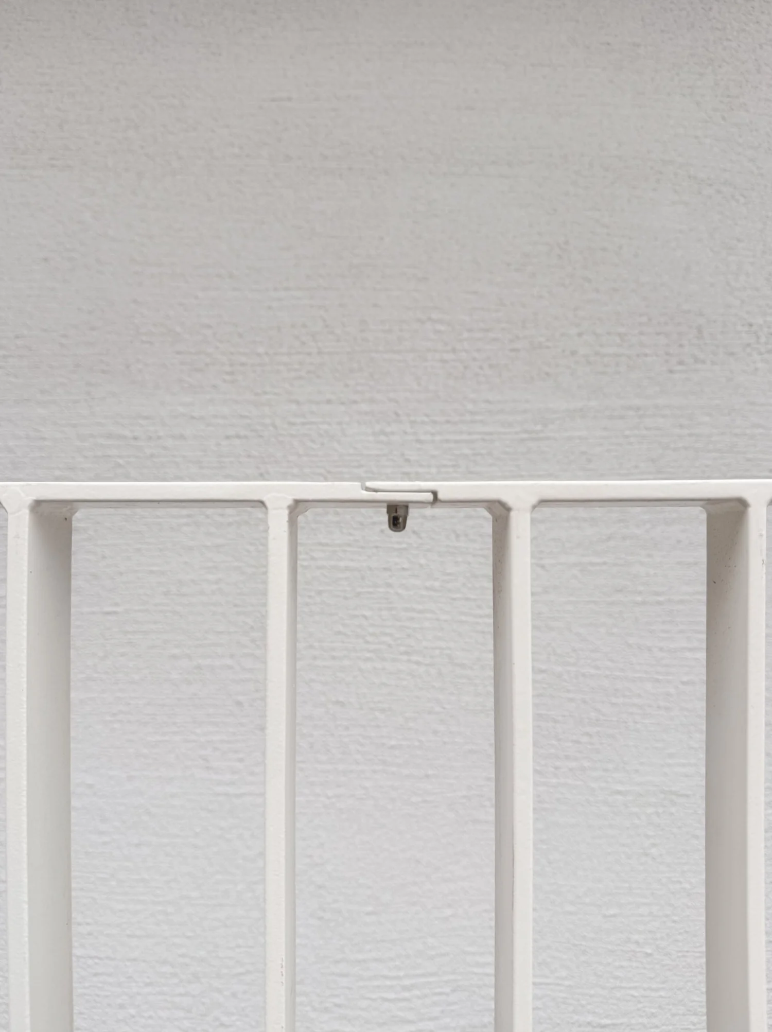Brüstungsdetail im Mitarbeiterhaus J in Mittenwald, geplant von d'ns Studio