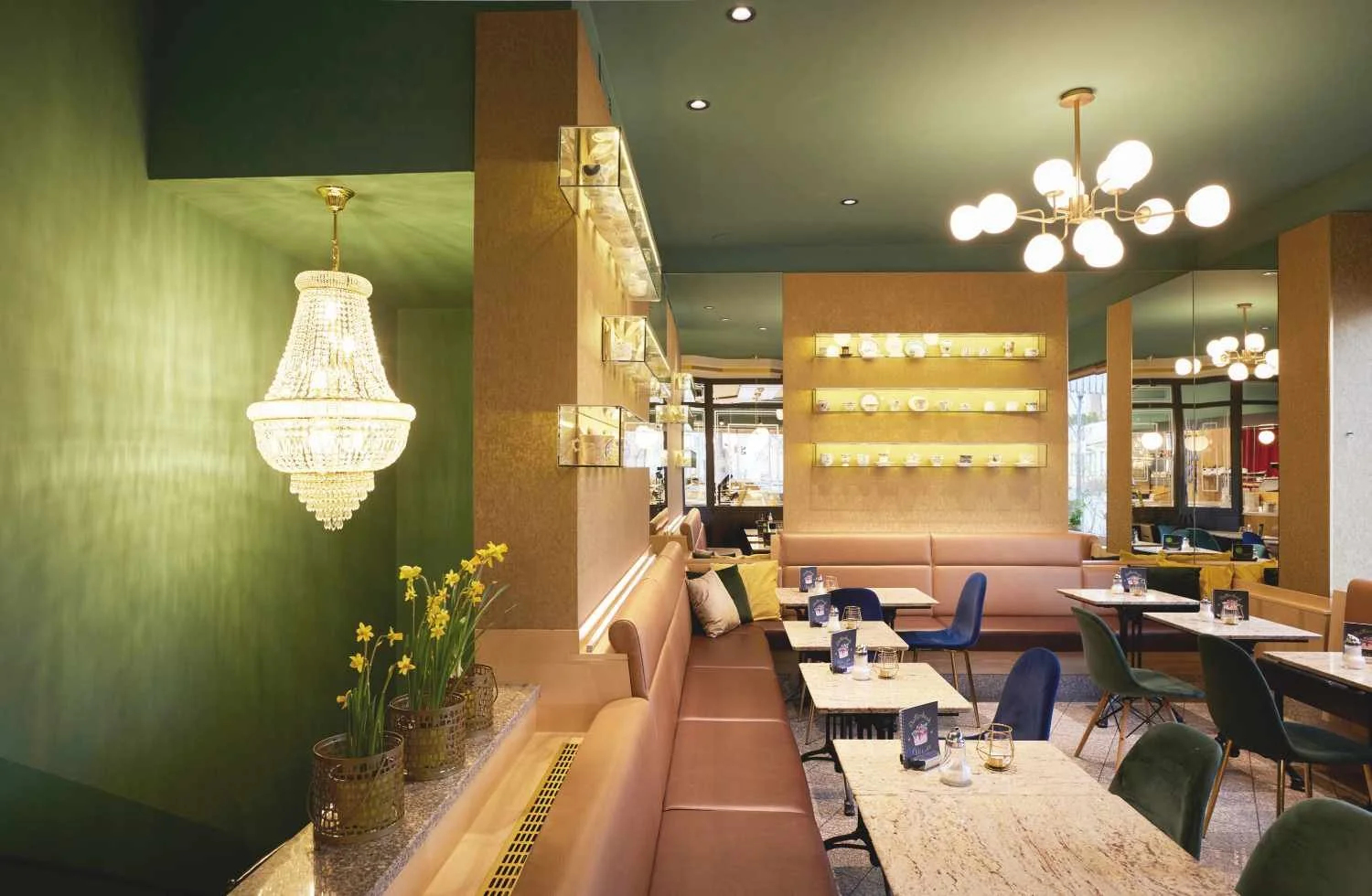 d'ns Studio Ladencafe mit wenig Mitteln modernisieren Farbe Cafe Detterbeck München