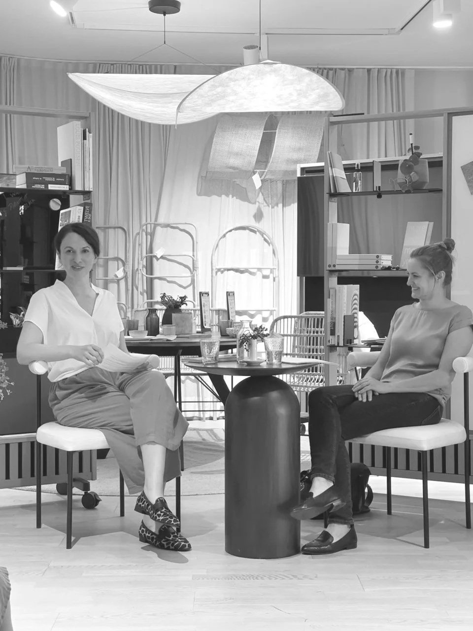 Sandra Cabrales Architektin im Gespräch mit Theresa Baumgärtner von Ecovis zu Baurecht in der Innenarchitekur und Architektur