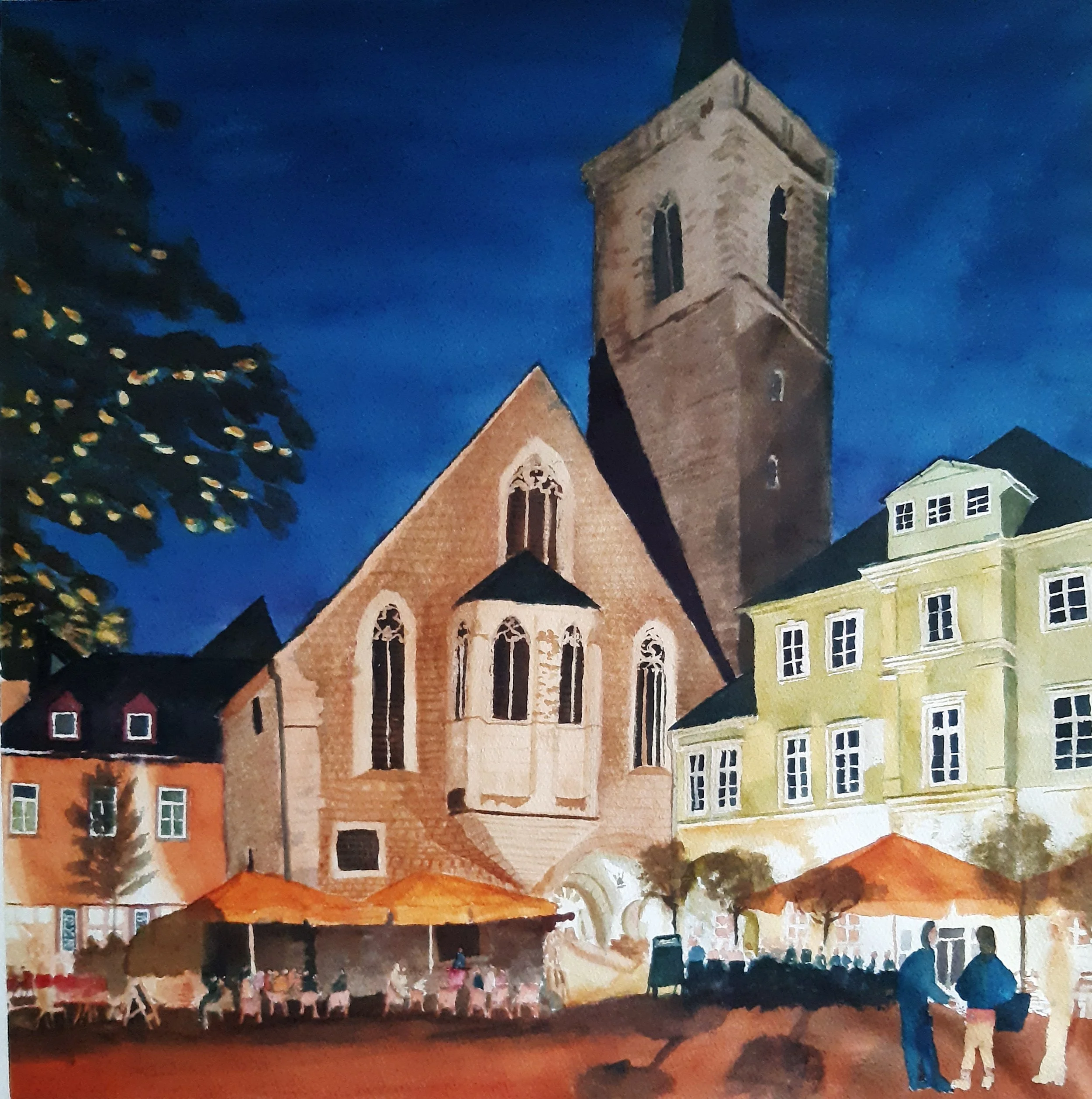 Wenn die Brücke zur Ruhe kommt – Die Ägidienkirche mit ihrem Durchgang zur Krämerbrücke bei Nacht, umgeben von beleuchteten gut besuchte Restaurants . Eine besondere Erinnerung an den Kauf der Handpuppe Rudi kurz vor Ladenschluss.