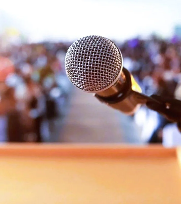 Public Speaking for Executives: Mastering Presentations, Pitches, and PR