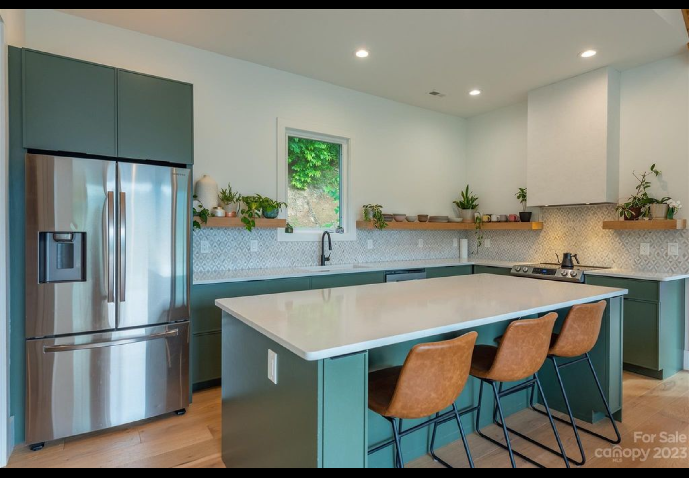 Custom kitchen cabinets with Quartz counter tops. 
