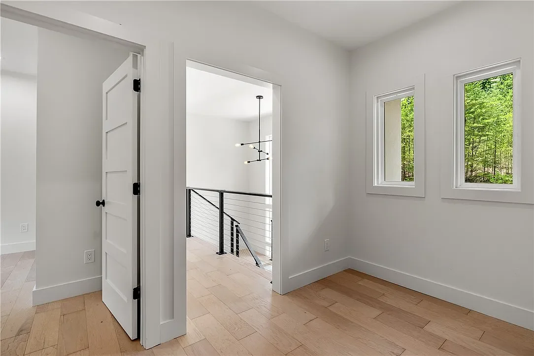 Wide plank LVP flooring. 6'8" solid core wood doors. Aluminum cable railing.